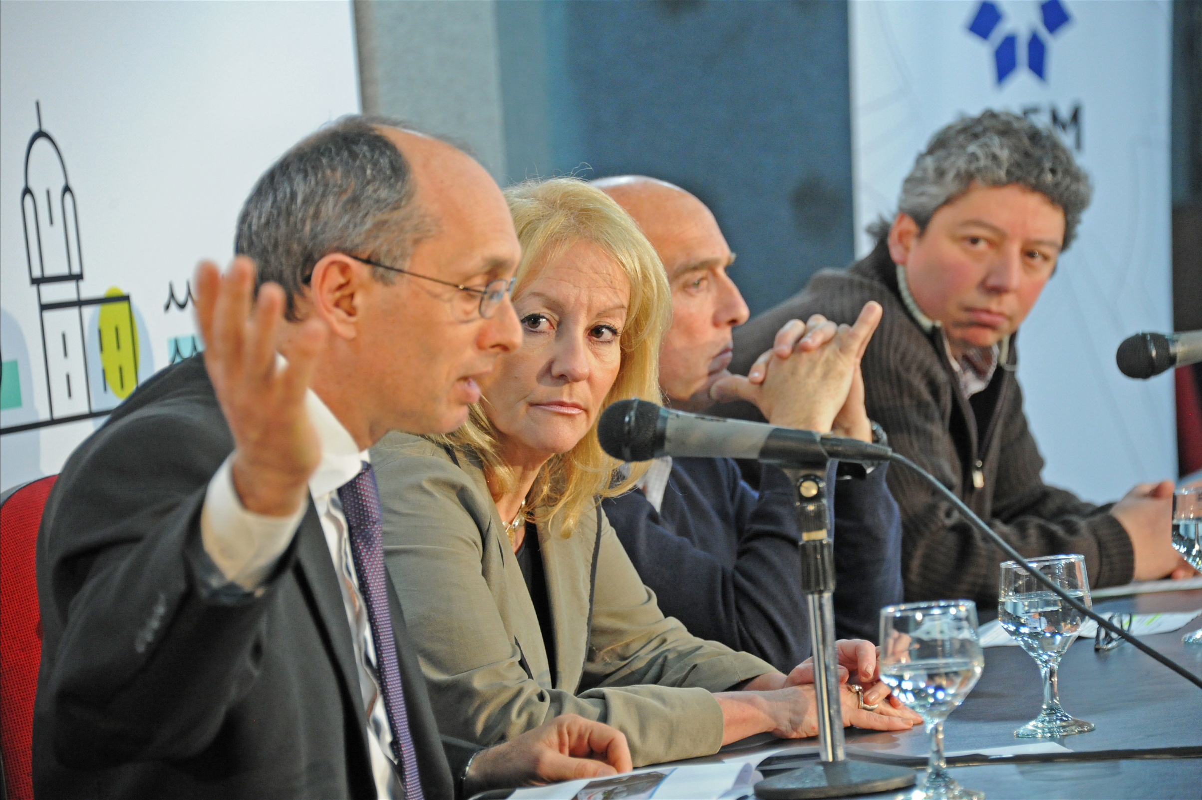 Presidente de UTE, Gonzalo Casaravilla, haciendo uso de la palabra
