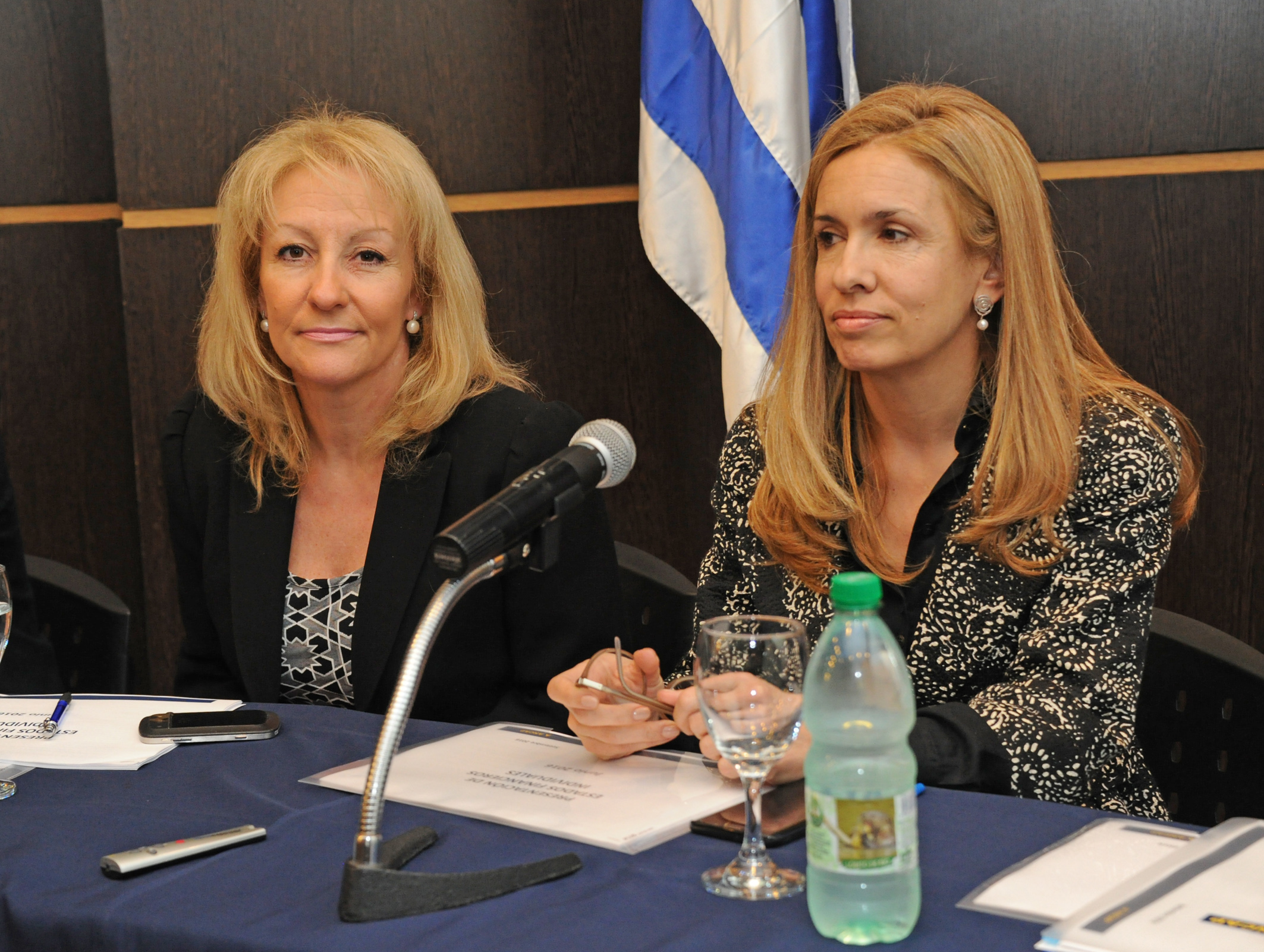 Ministra de Industria, Energía y Minería, Carolina Cosse junto a Marta Jara, presidenta de Ancap