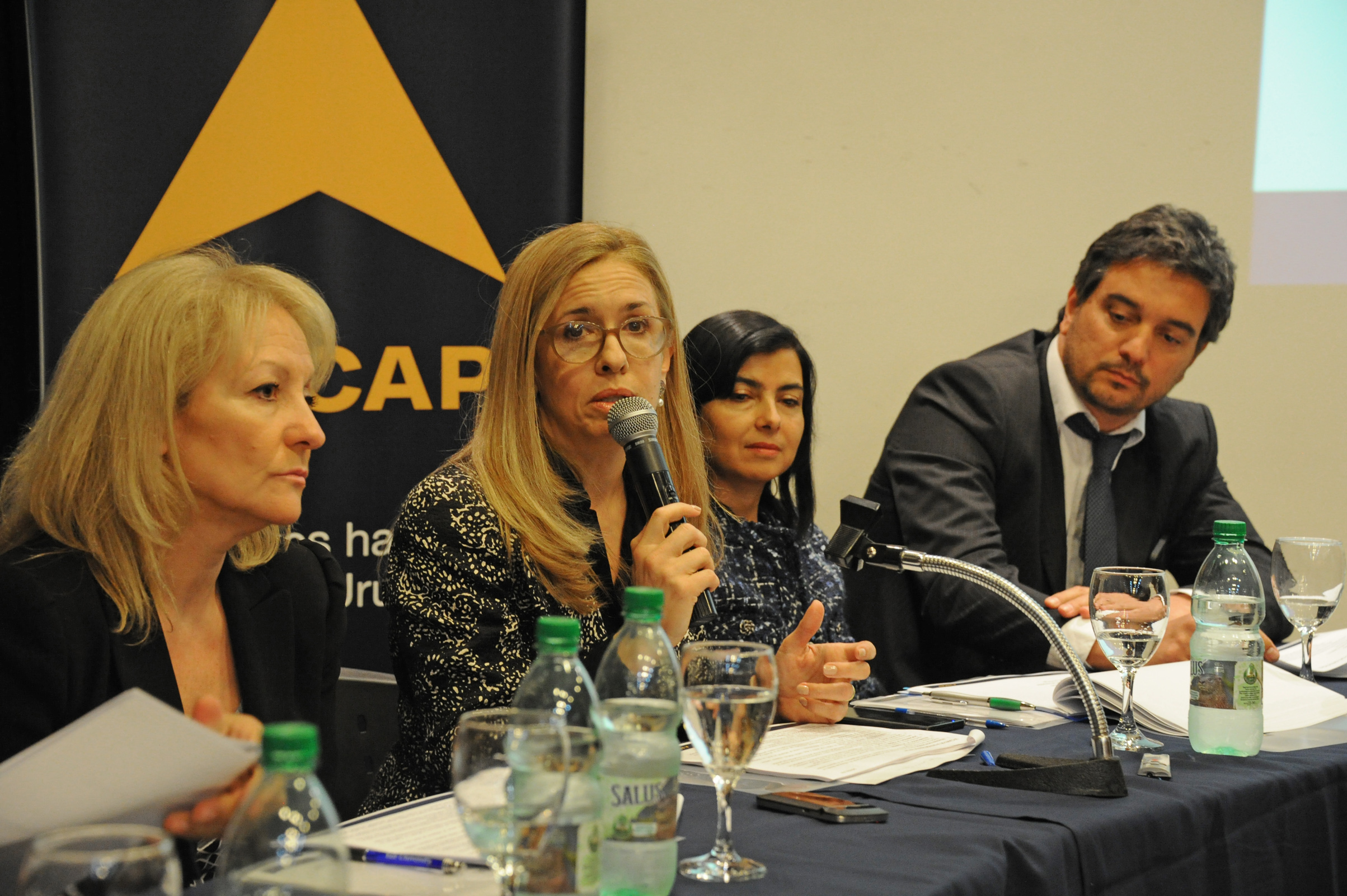 Marta Jara, presidenta de Ancap, haciendo uso de la palabra