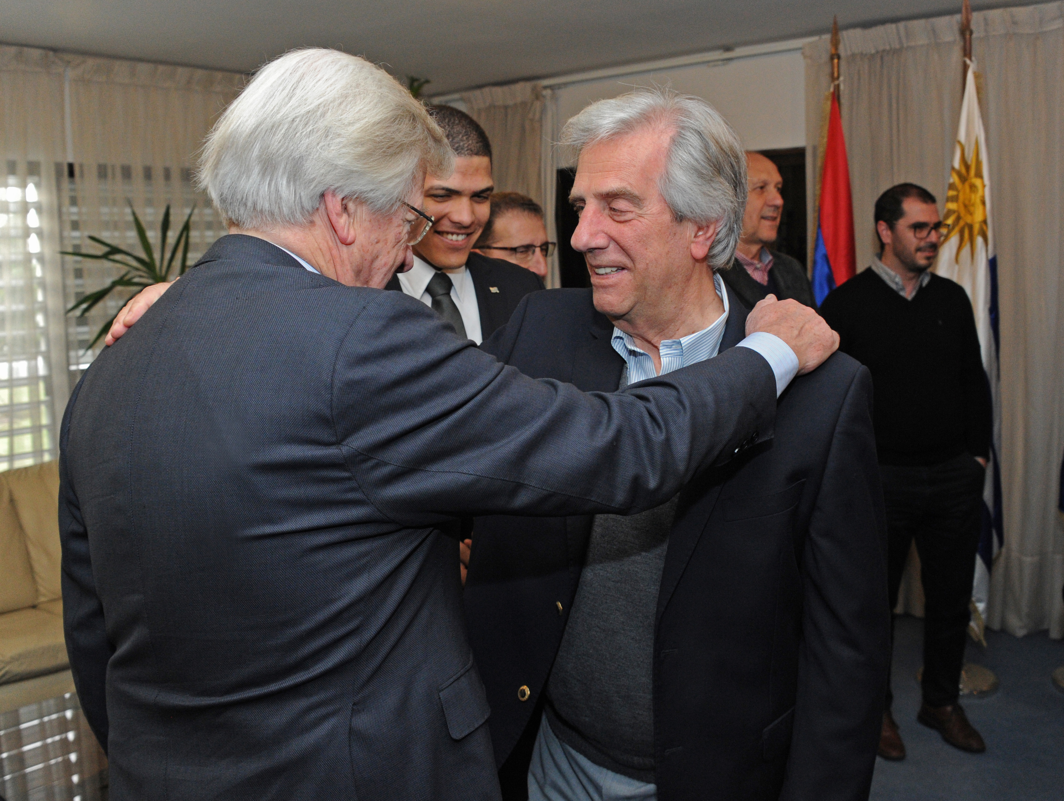 Presidente de la República, Tabaré Vázquez, saluda al Ministro de Economía y Finanzas, Danilo Astori