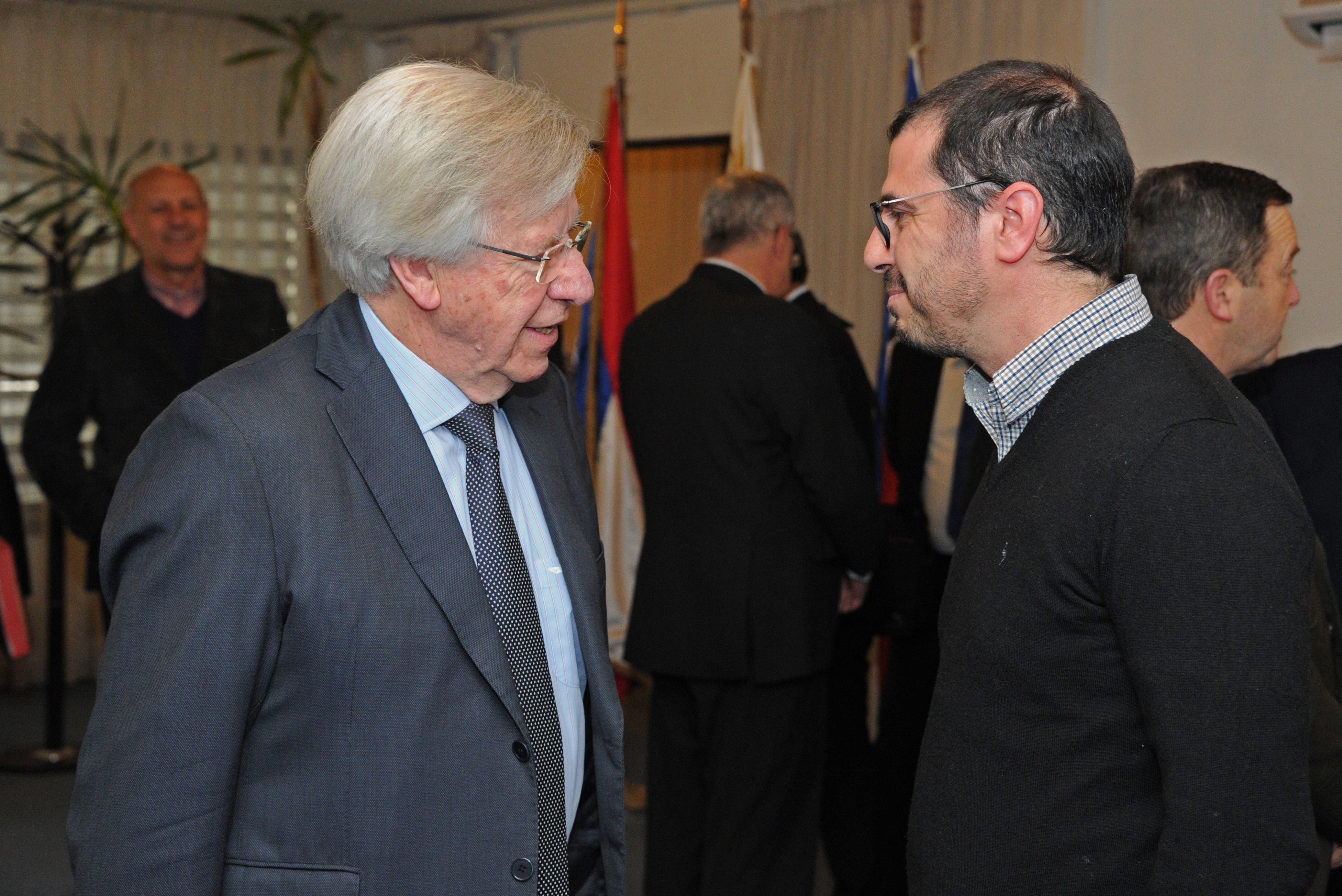 Ministro de Economía y Finanzas, Danilo Astori, dialoga con el Prosecretario de Presidencia, Juan Andrés Roballo