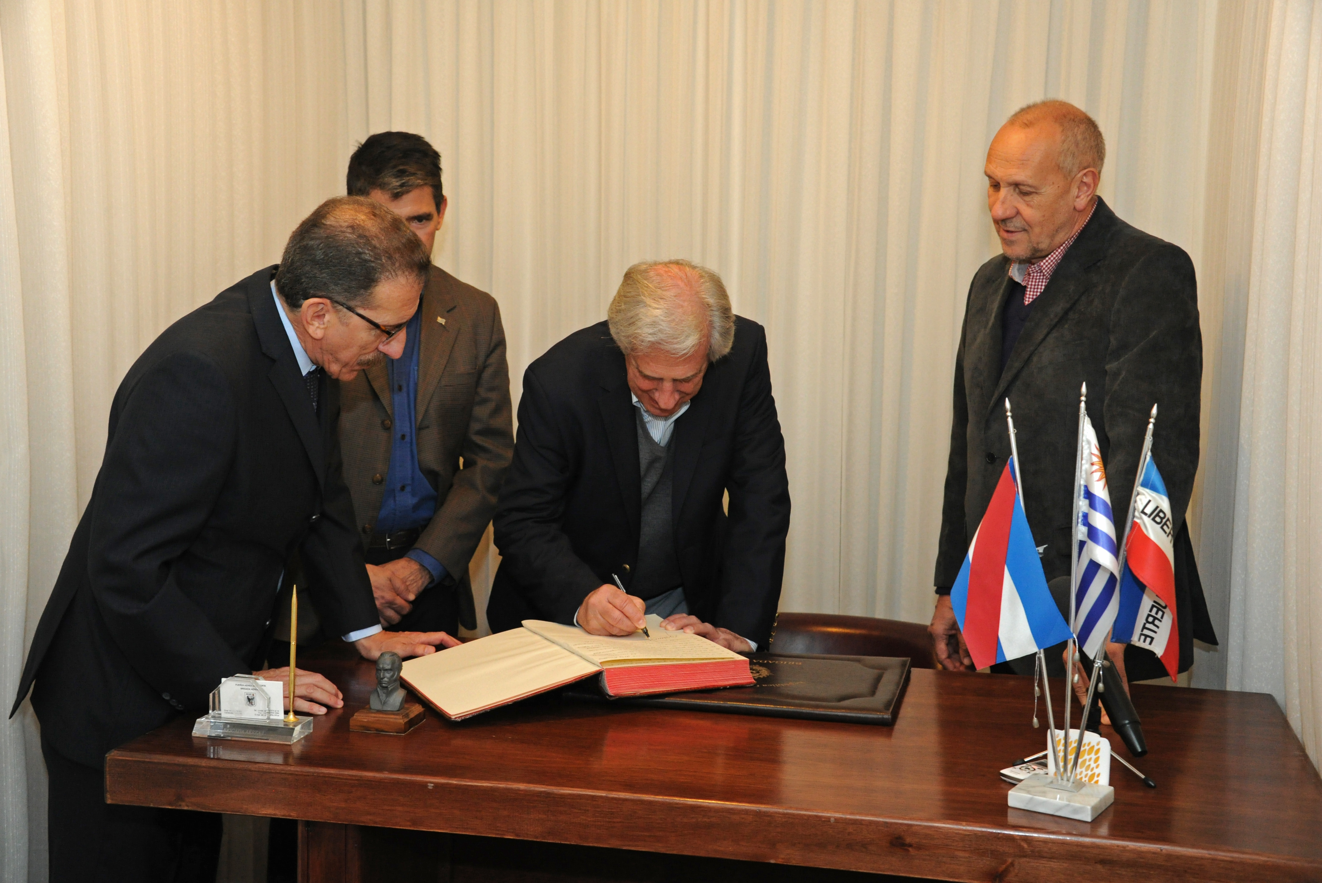 Firma de traspaso de mando