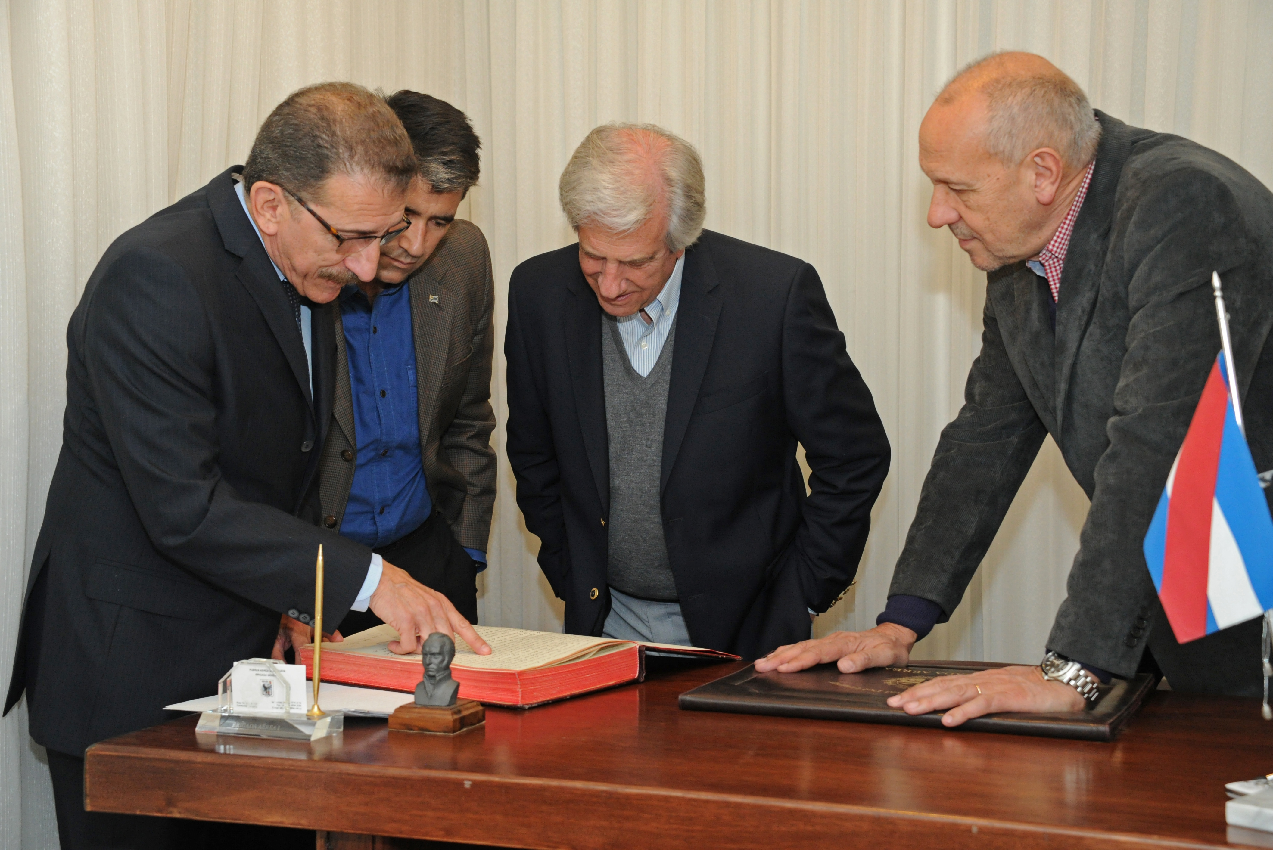 Autoridades posterior a la firma de traspaso de mando