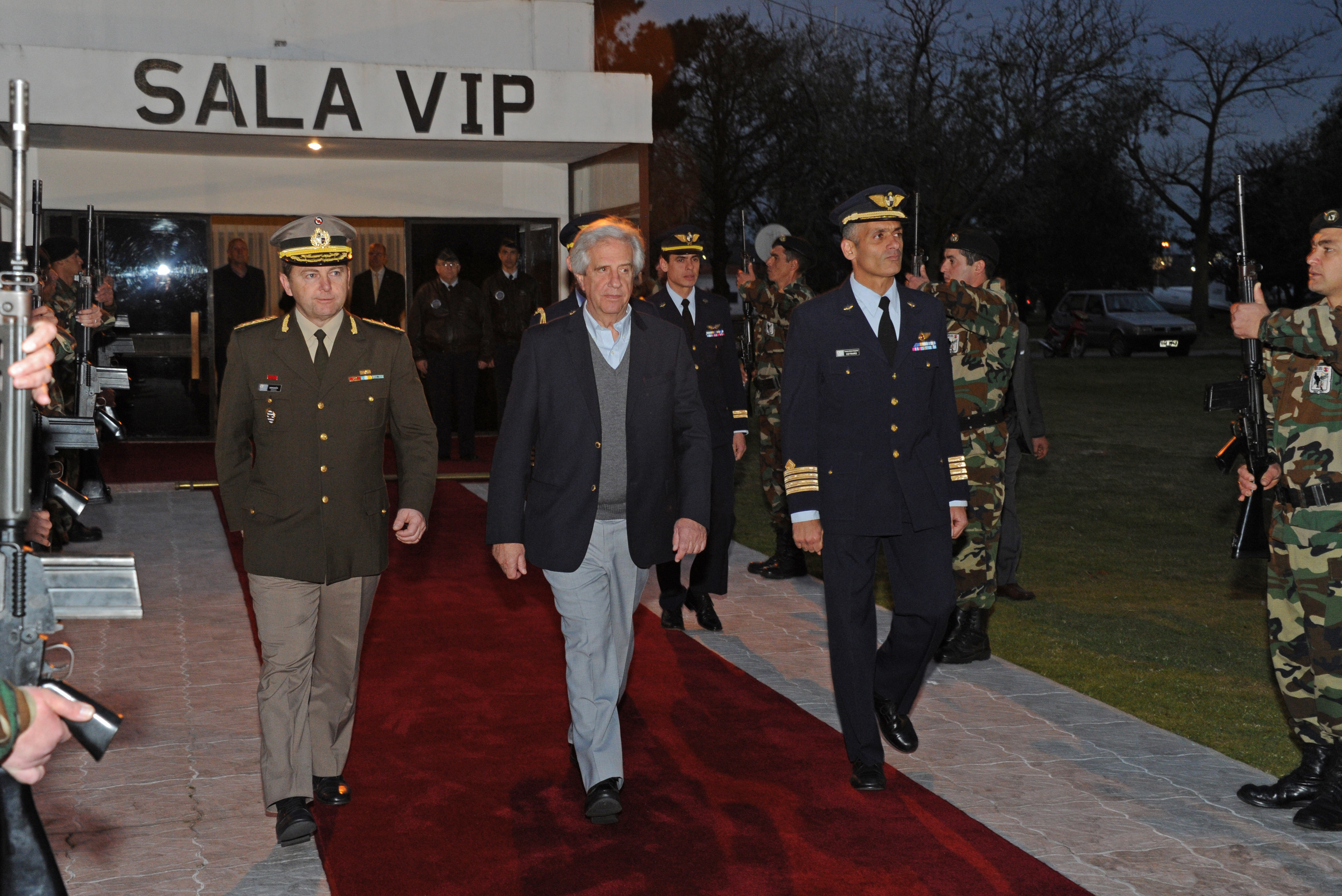 Tabaré Vázquez se dirige a la aeronave