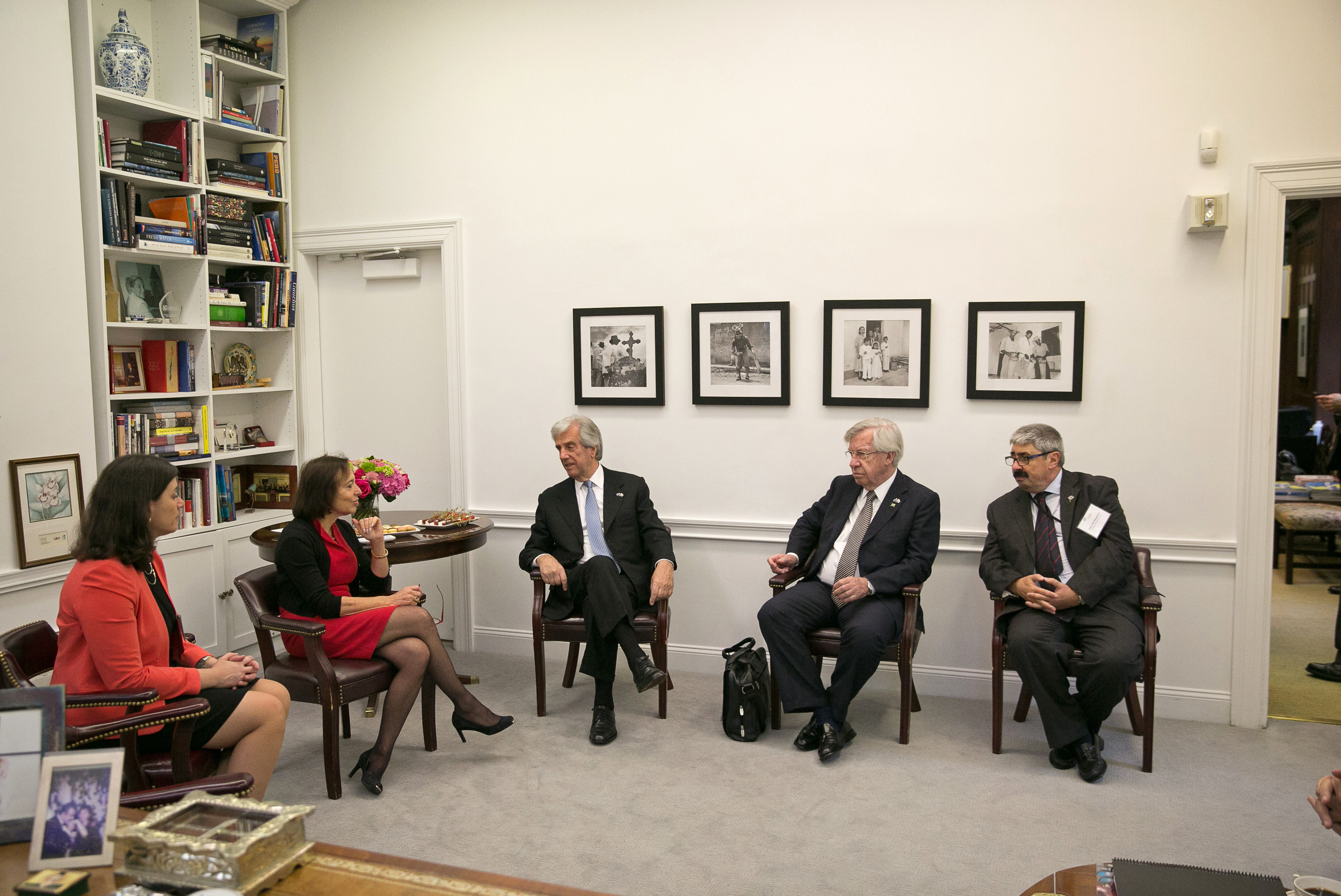 Presidente Tabaré Vázquez, junto a ministro Danilo Astori, reunidos con Susan Segal, presidenta del Council of the Americas