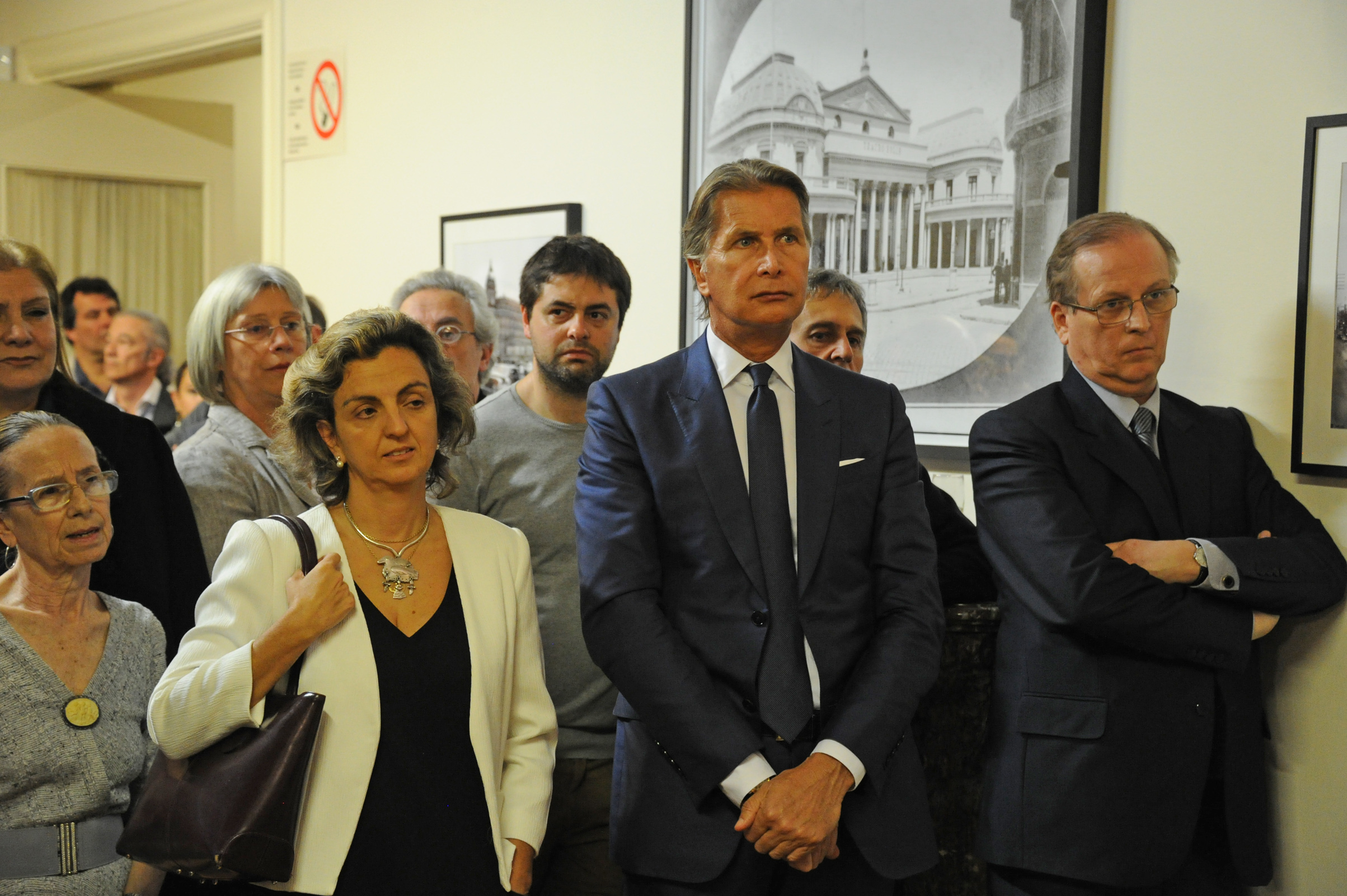 Autoridades y asistentes a la entrega de premios