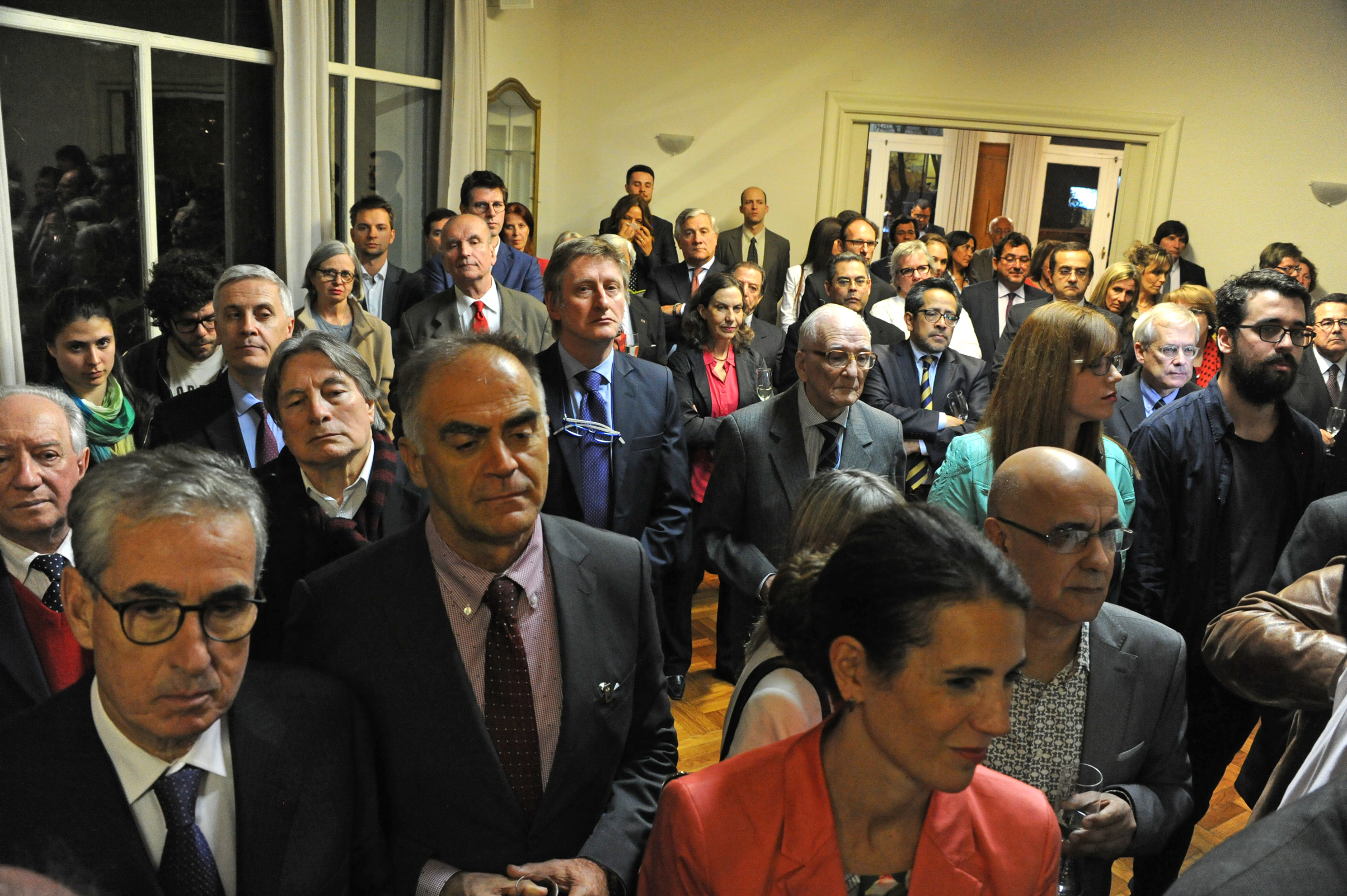 Autoridades y asistentes a la entrega de premios