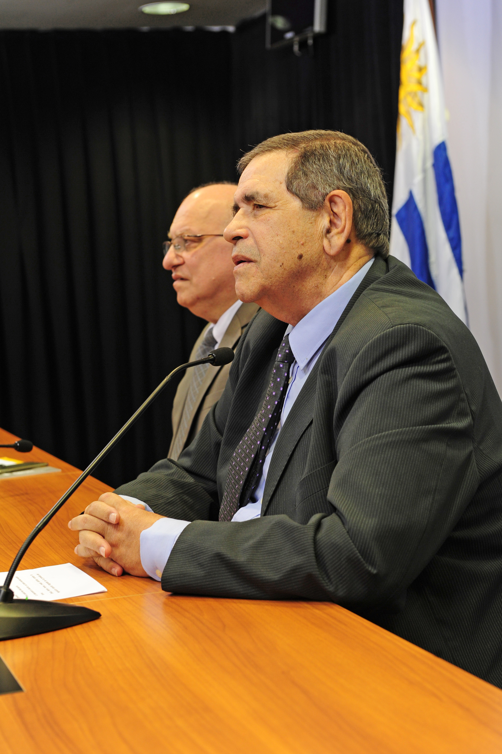 Secretario Nacional para la Lucha del Lavado de Activos y Financiamiento del Terrorismo, Carlos Díaz, dirgiéndose a los presentes