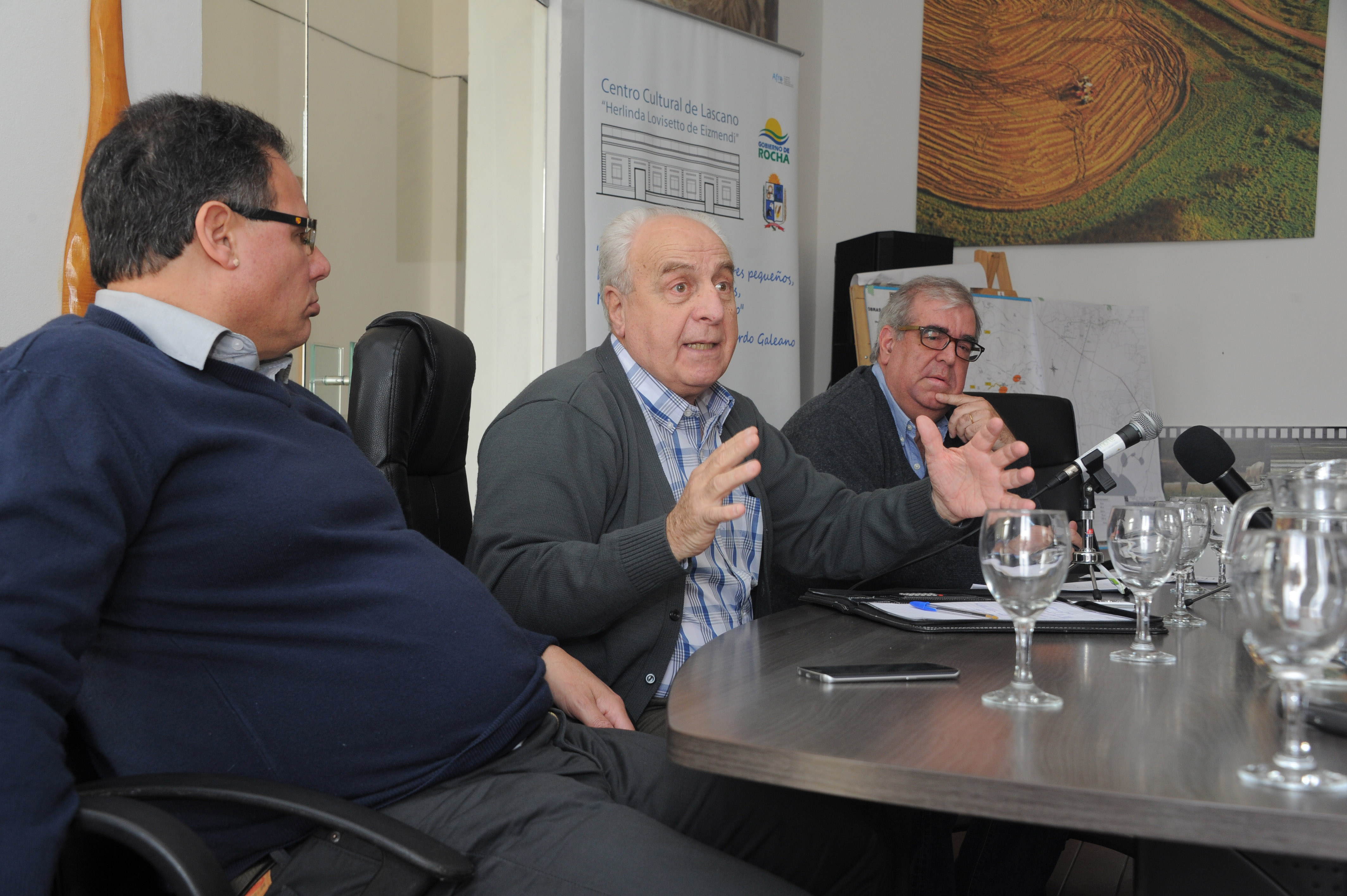 Ministro Víctor Rossi conversa con actores sociales de Rocha