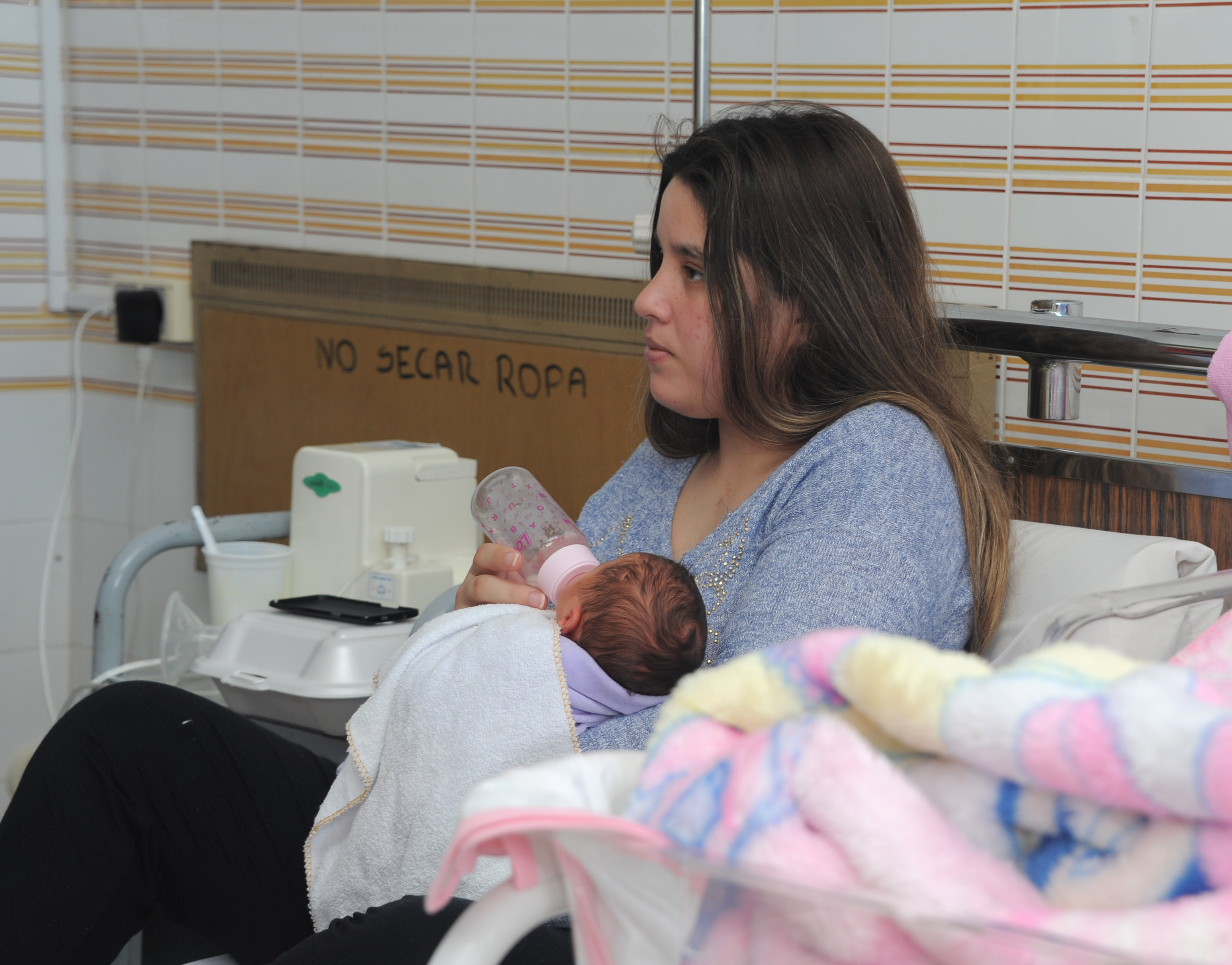 Madre junto a su bebé