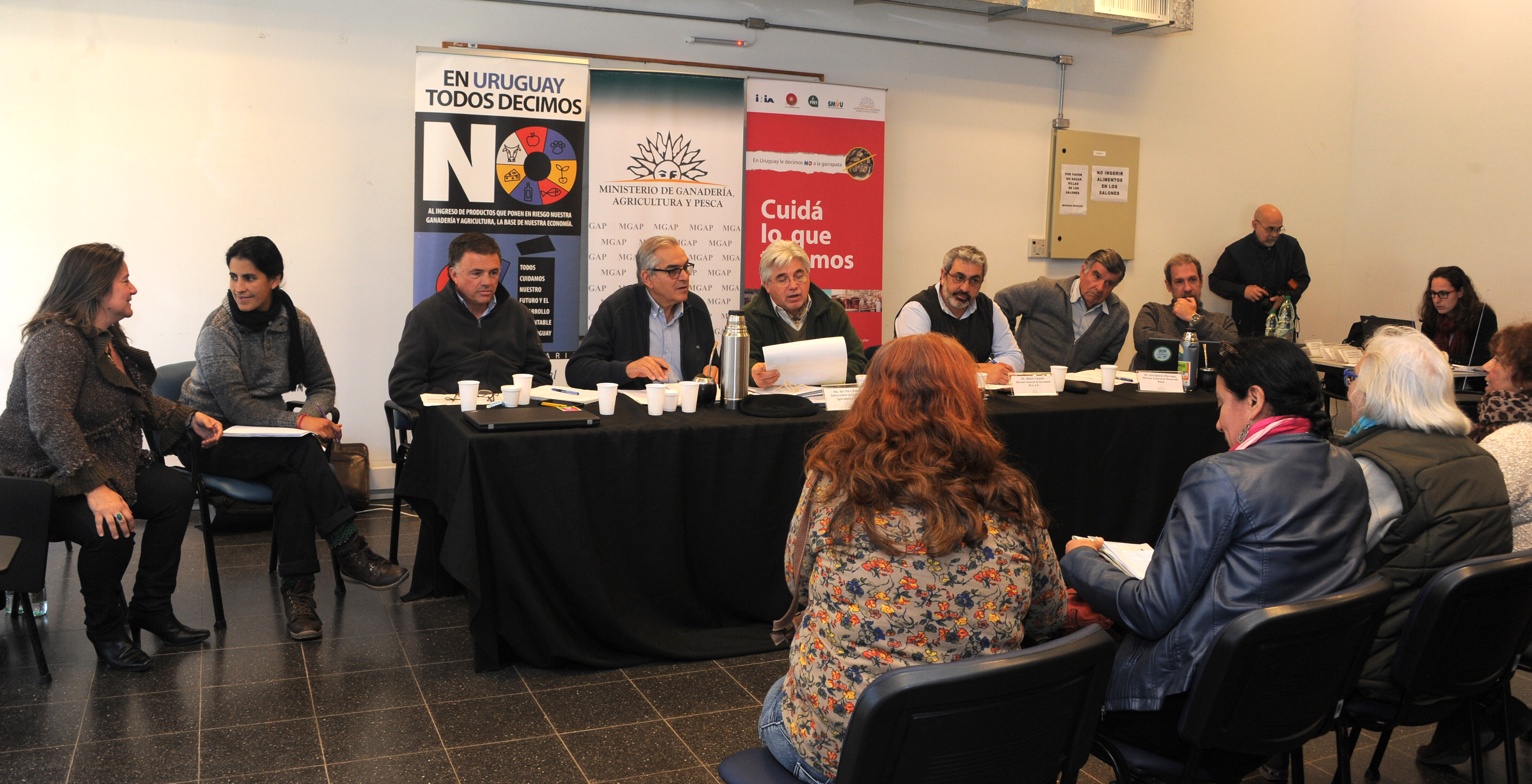 Ministro Tabaré Aguerre se dirige a los presentes