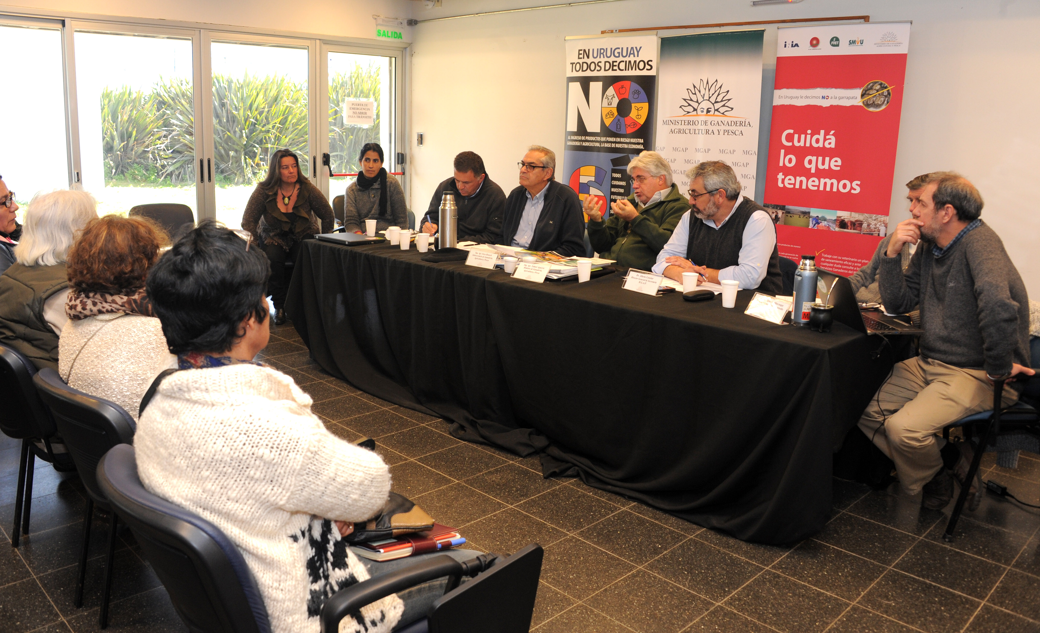 Ministro Tabaré Aguerre se dirige a los presentes
