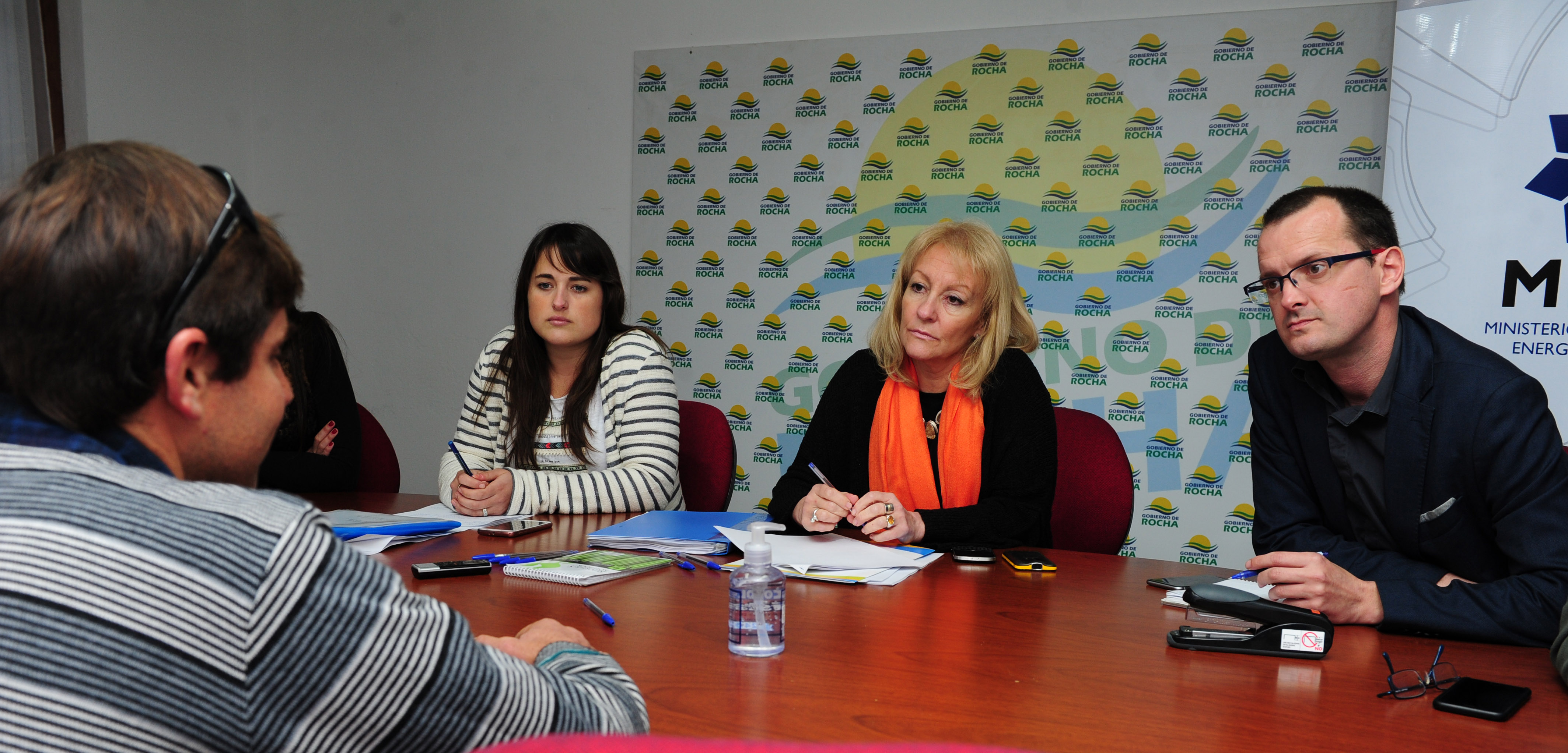 Ministra Carolina Cosse dialoga con vecinos rochenses