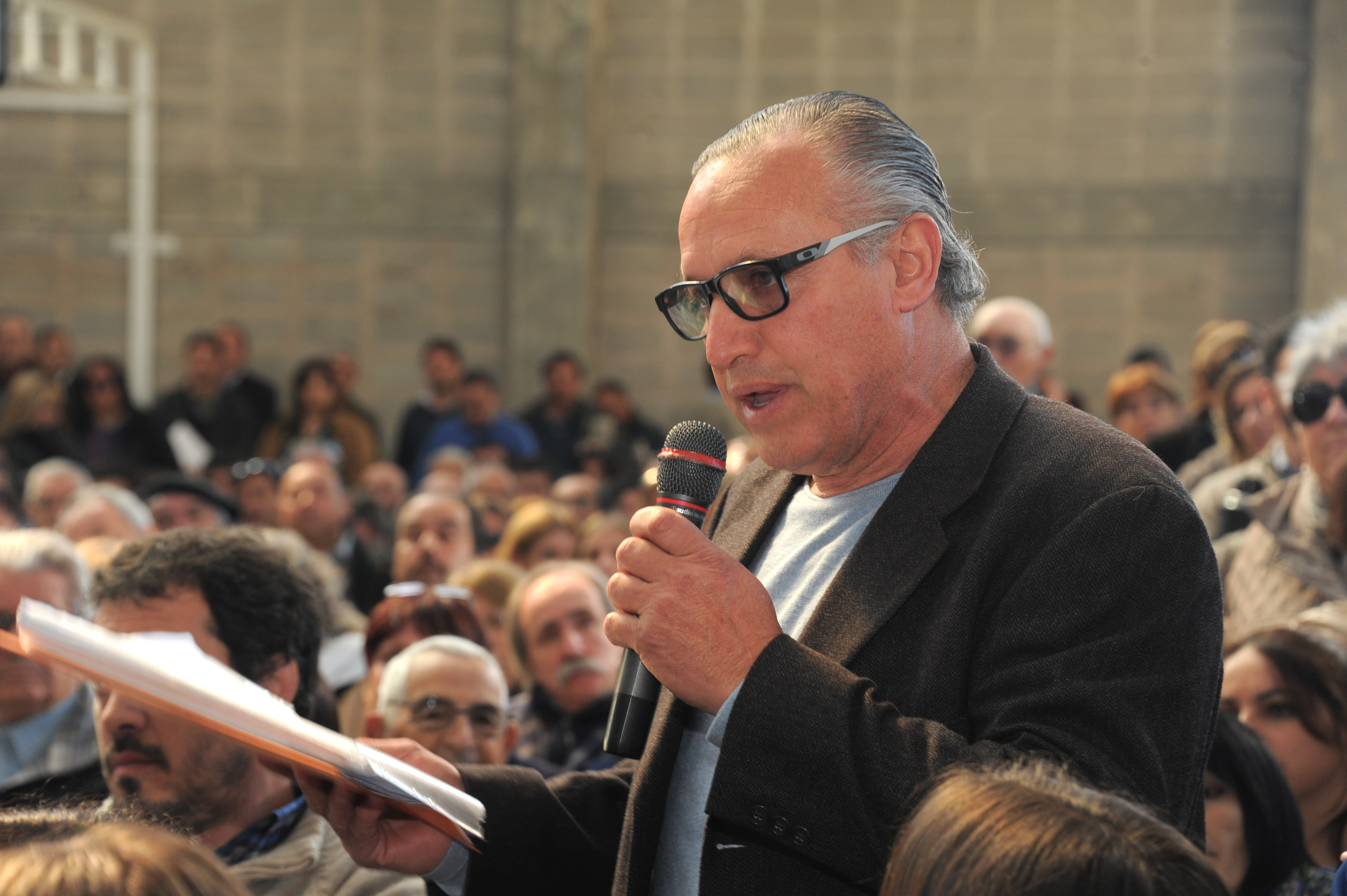 Vecino se dirige al gabinete ministerial