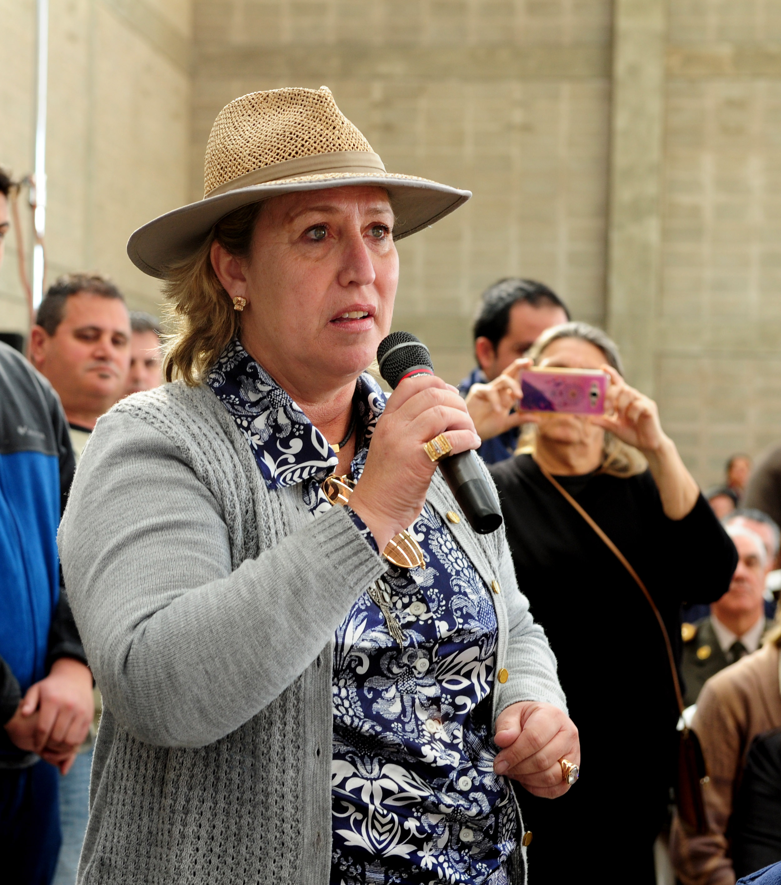 Vecina se dirige al Presidente Vázquez