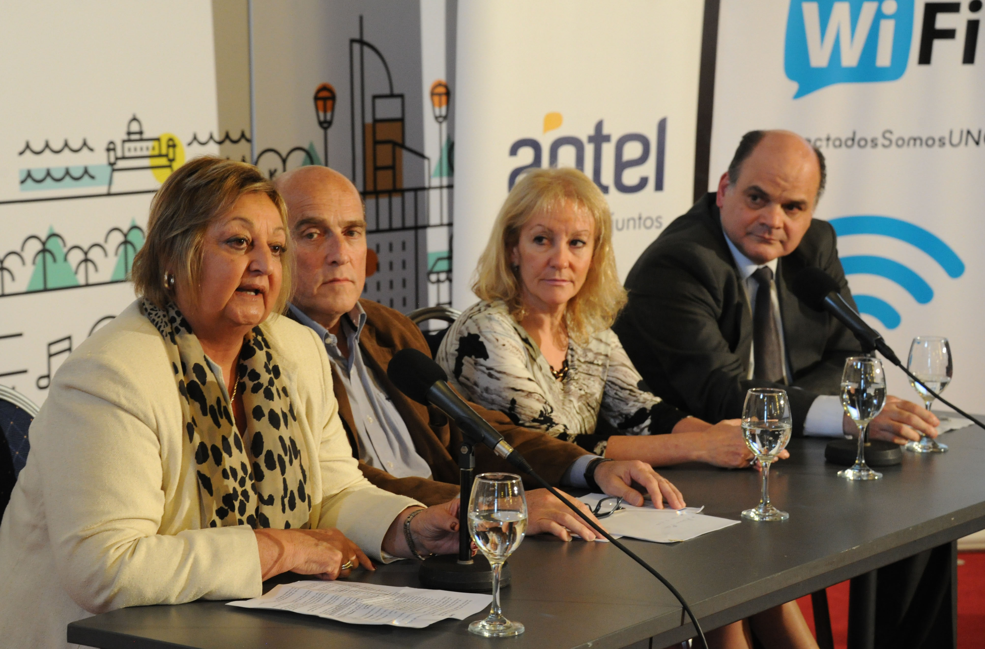 Ministra de Turismo, Liliam Kechichian se dirige a los presentes