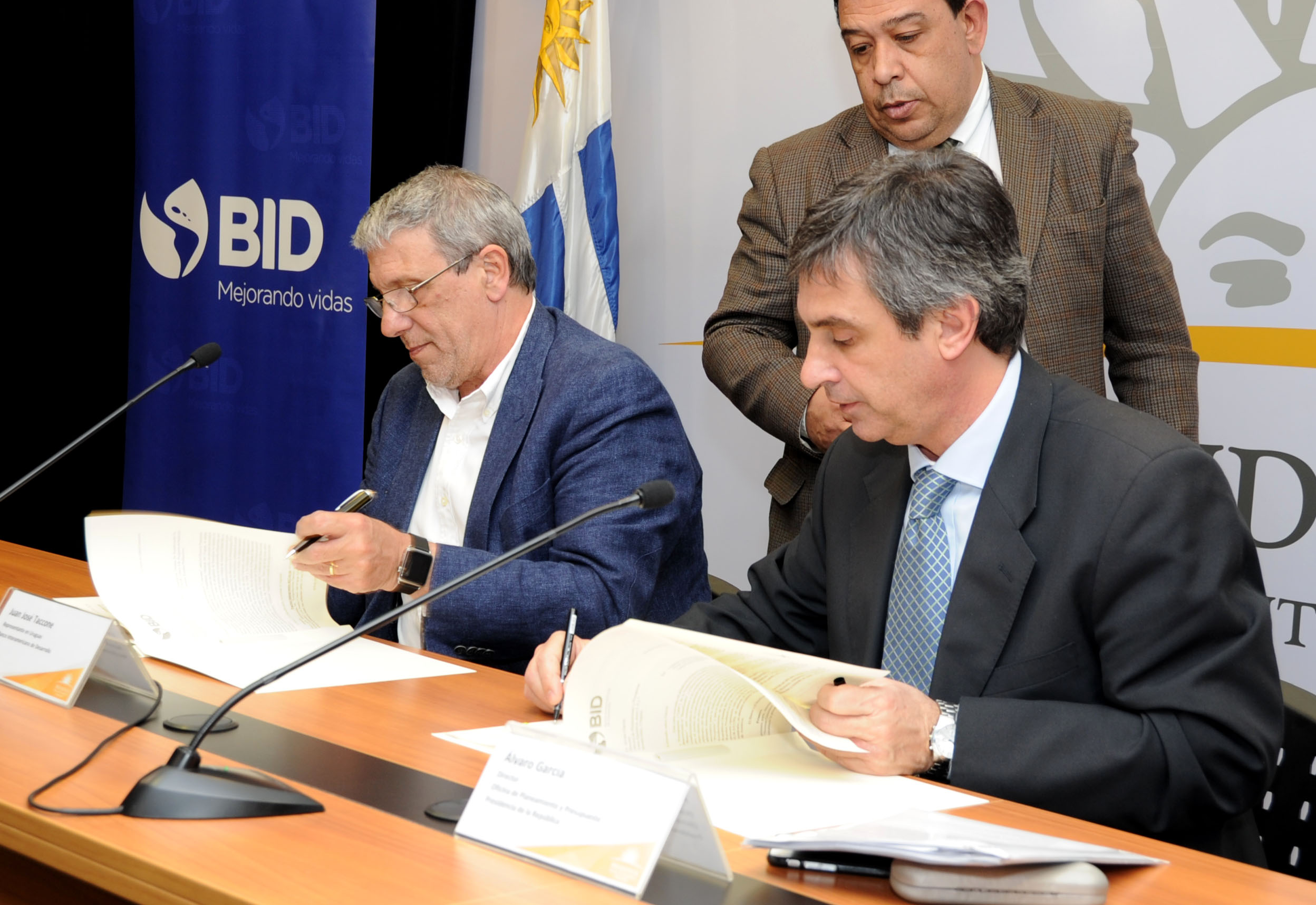 García y Taccone firman el acuerdo