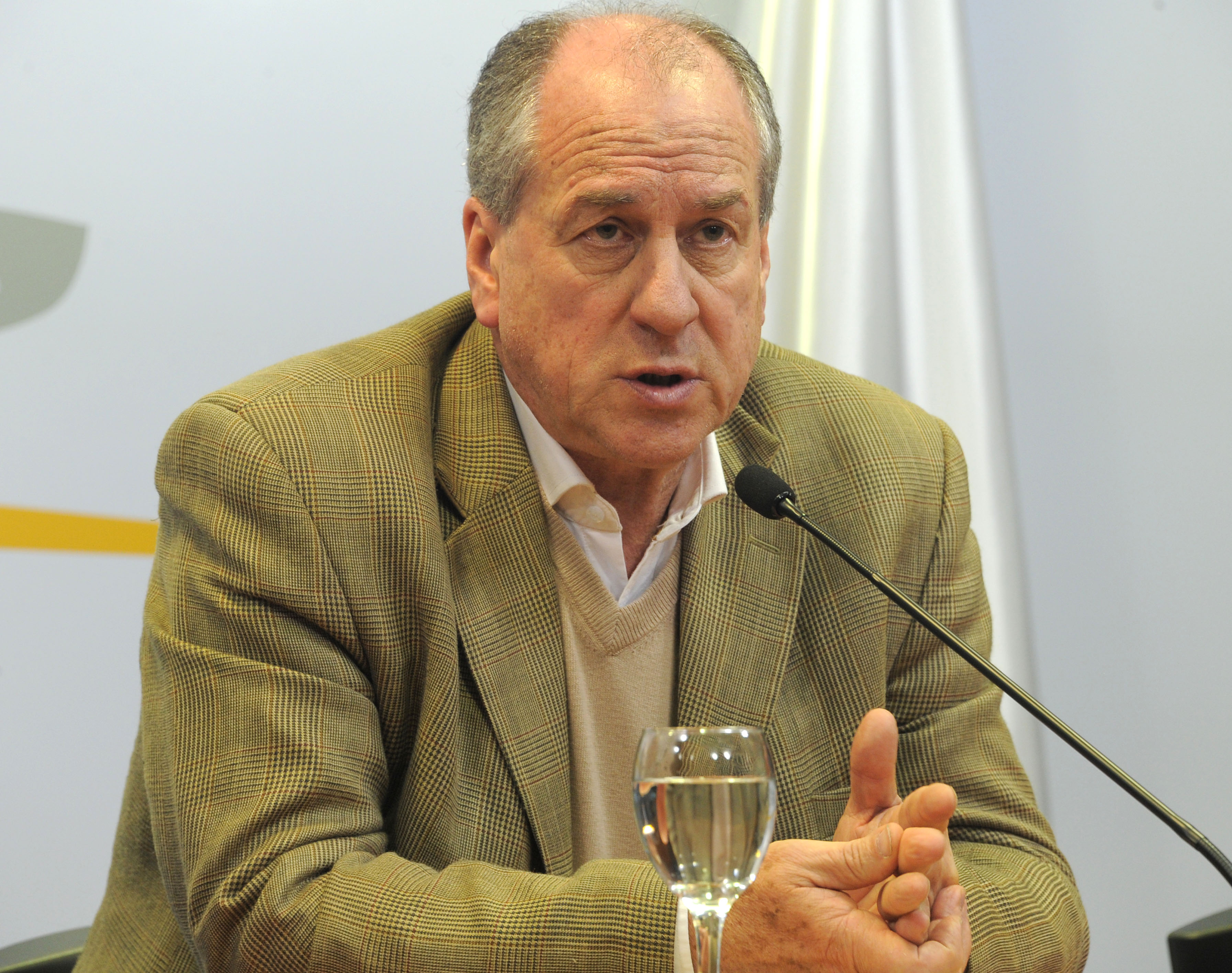 Ministro de Trabajo, Ernesto Murro