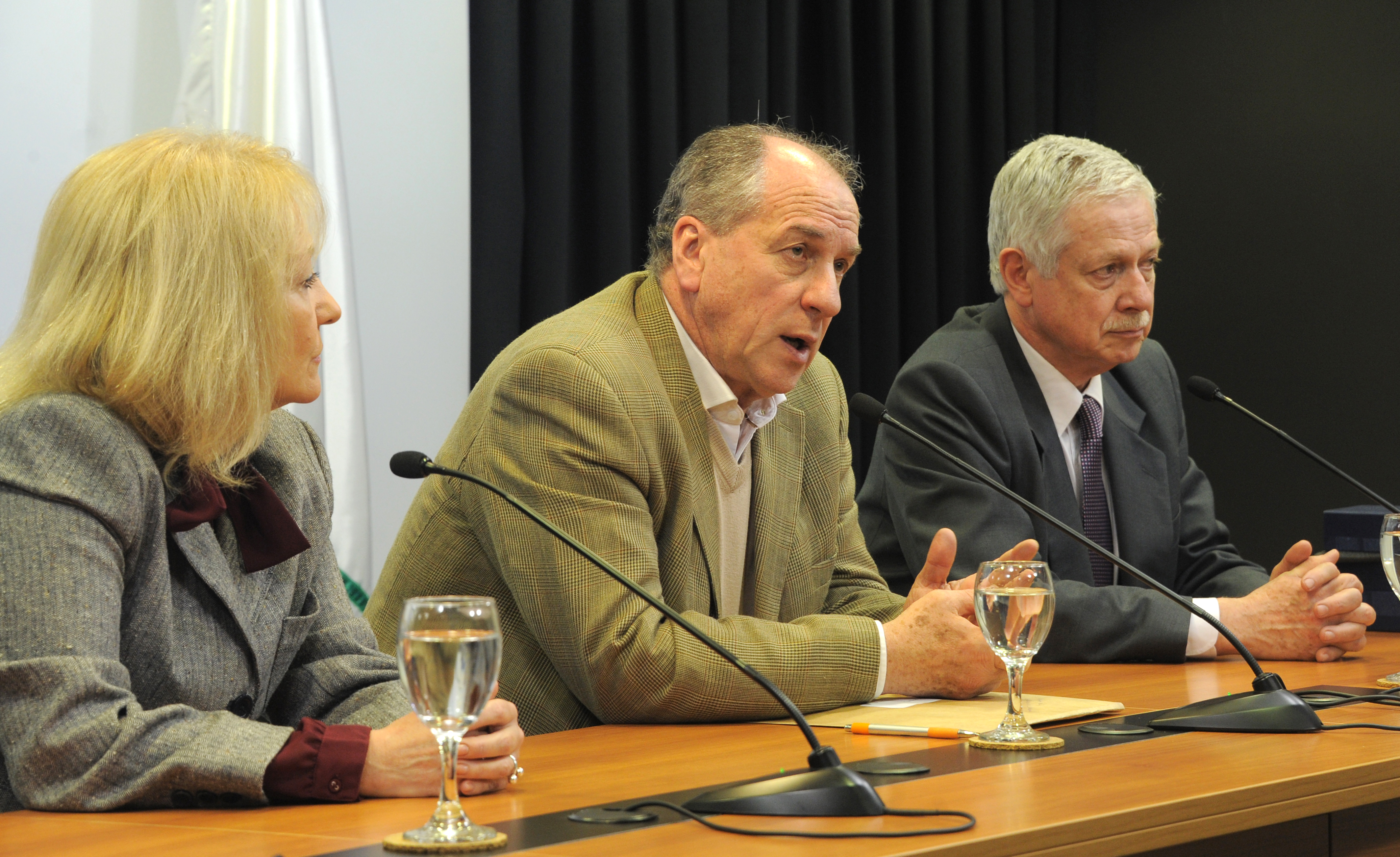 Ministro de Trabajo, Ernesto Murro junto a Cosse y Basso