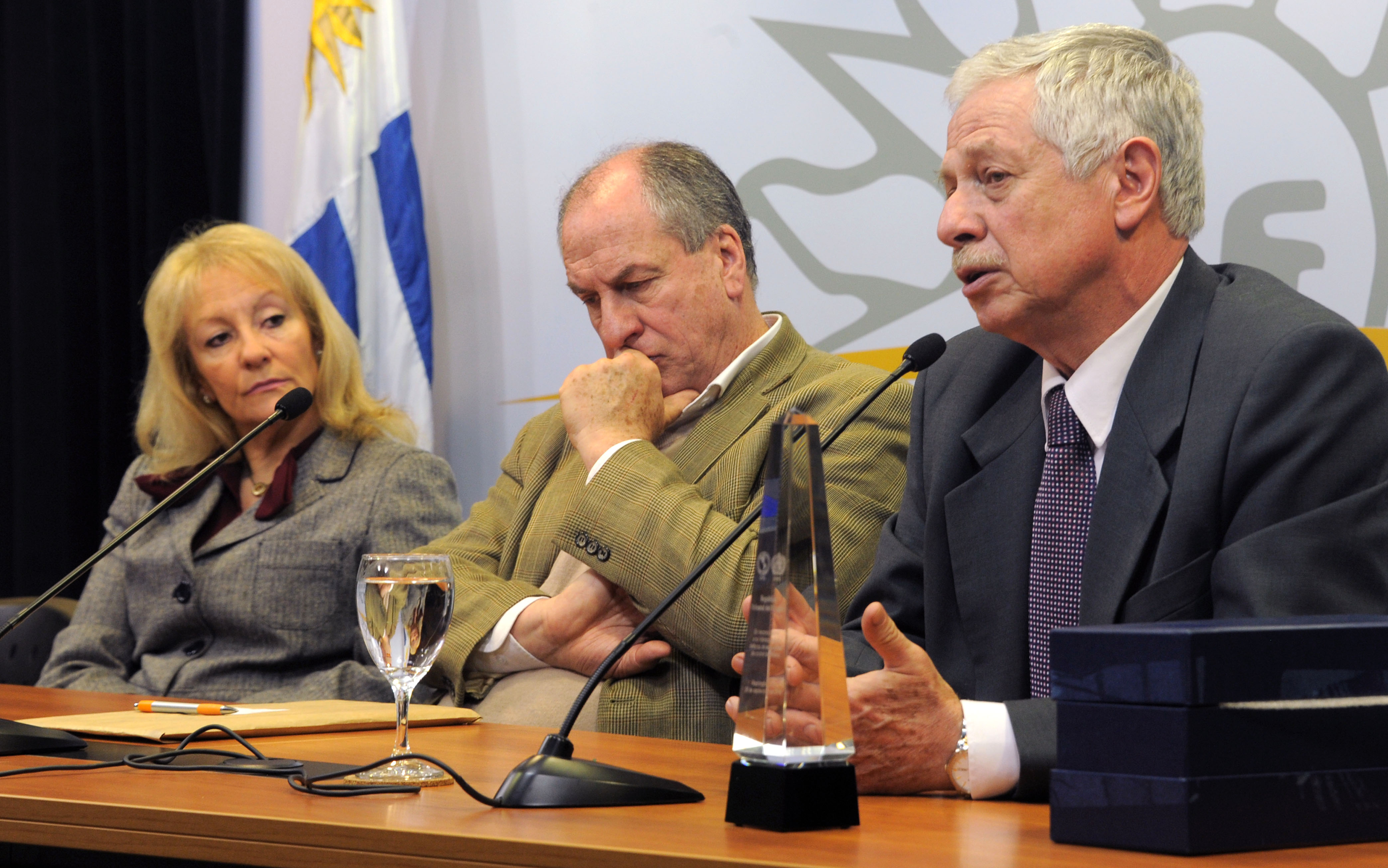 Ministro de Salud, Jorge Basso junto a Murro y Cosse