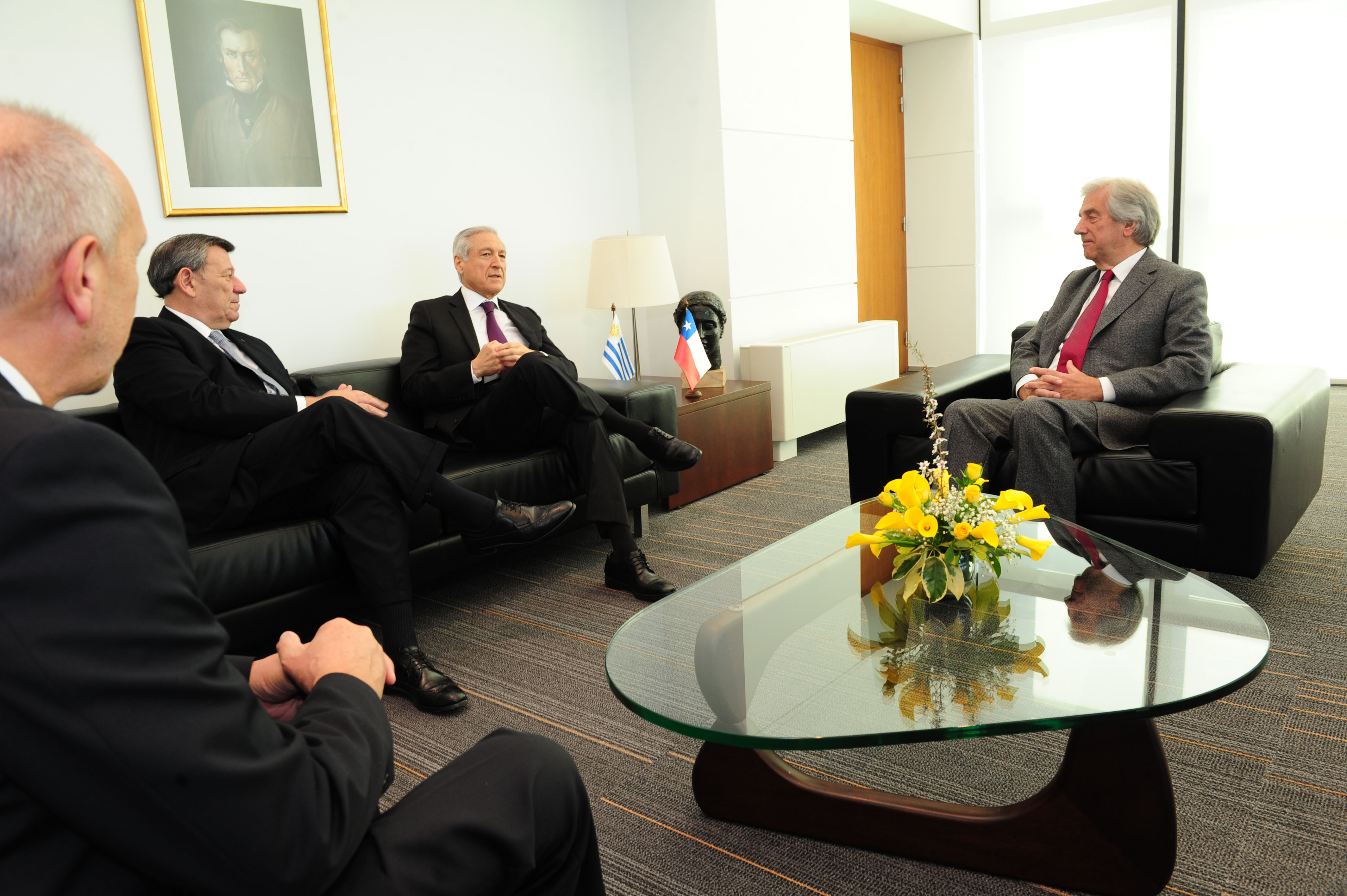 Presidente Vázquez dialga con el ministro de Relaciones Exteriores de Chile, Heraldo Muñoz y su par uruguayo Rodolfo Nin Novoa