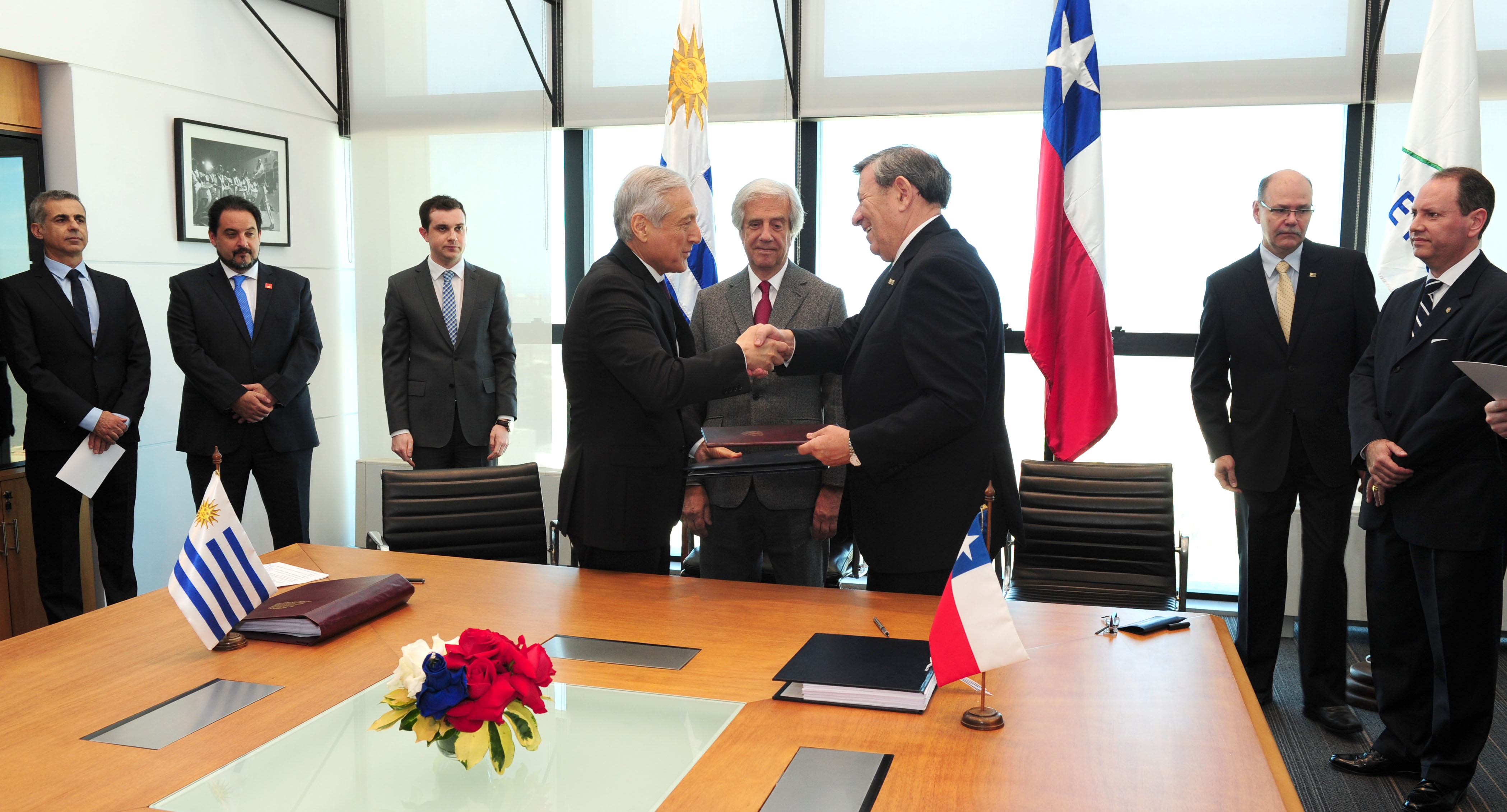 Saludo entre ambos cancilleres