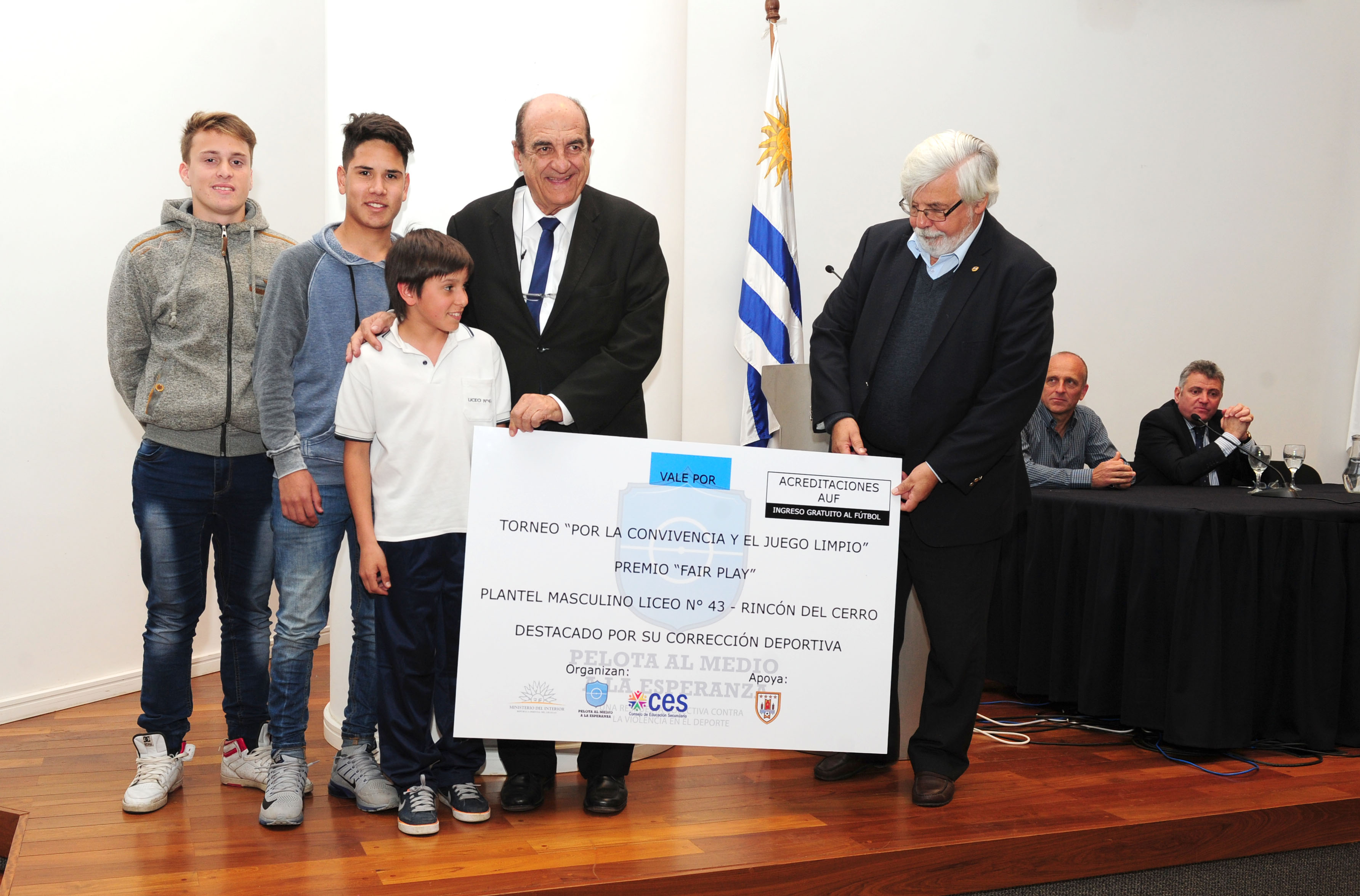 Entrega de premio del programa “Pelota al Medio a la Esperanza”