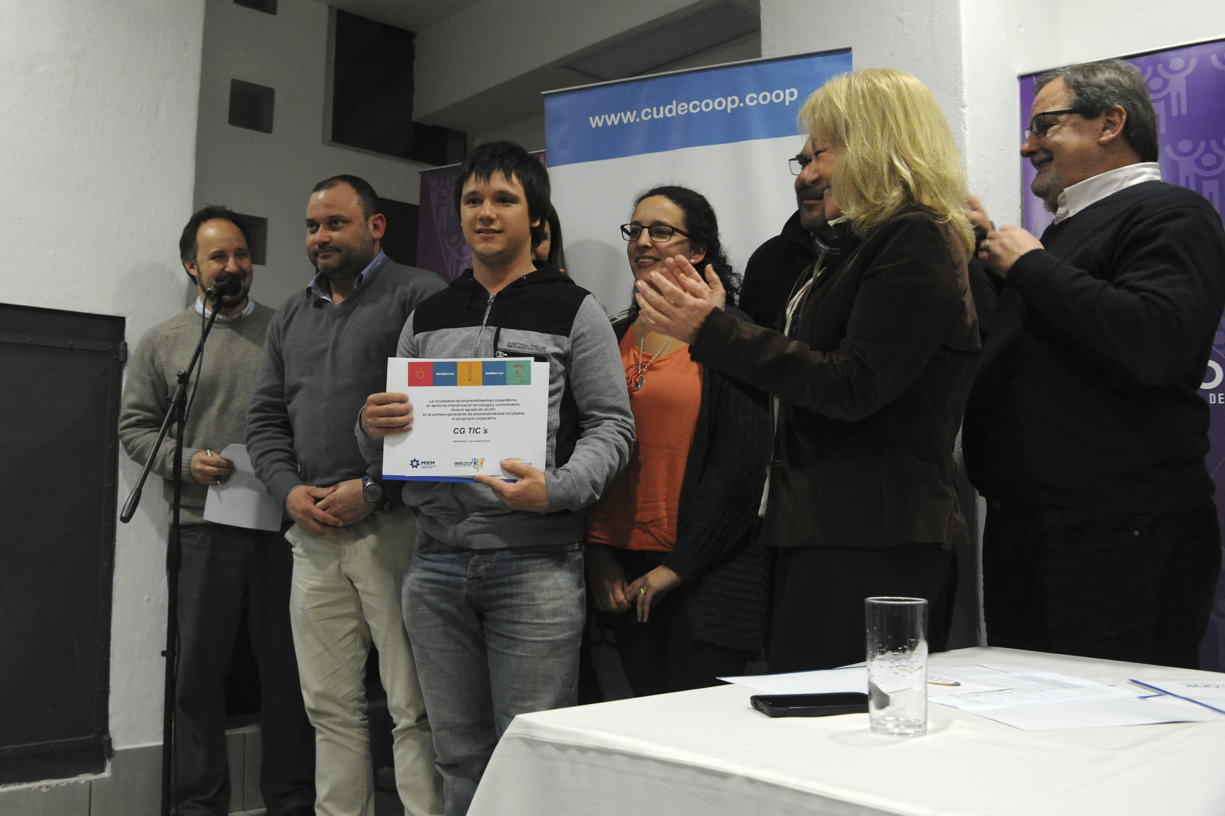 Entrega de premios a grupos seleccionados en la convocatoria “Emprender Juntos 2016”