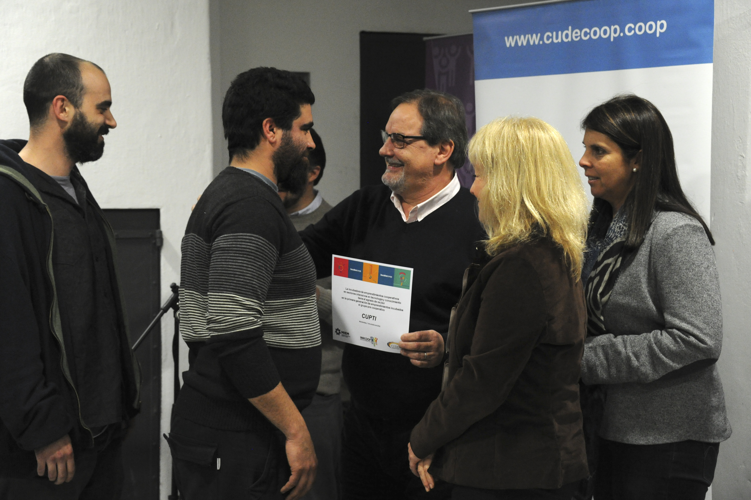 Entrega de premios a grupos seleccionados en la convocatoria “Emprender Juntos 2016”