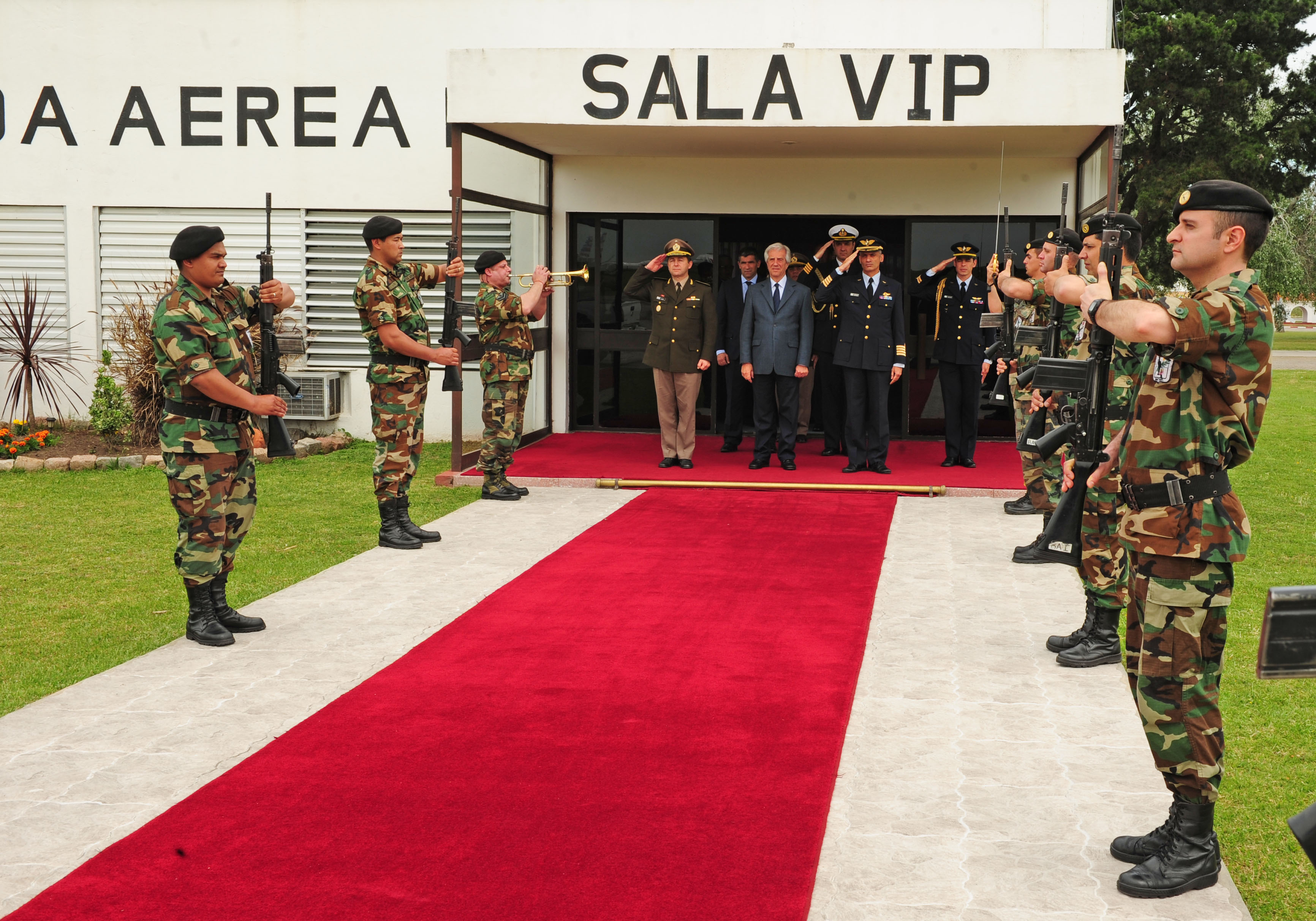 El Presidente, Tabaré Vázquez inicia a su viaje a China
