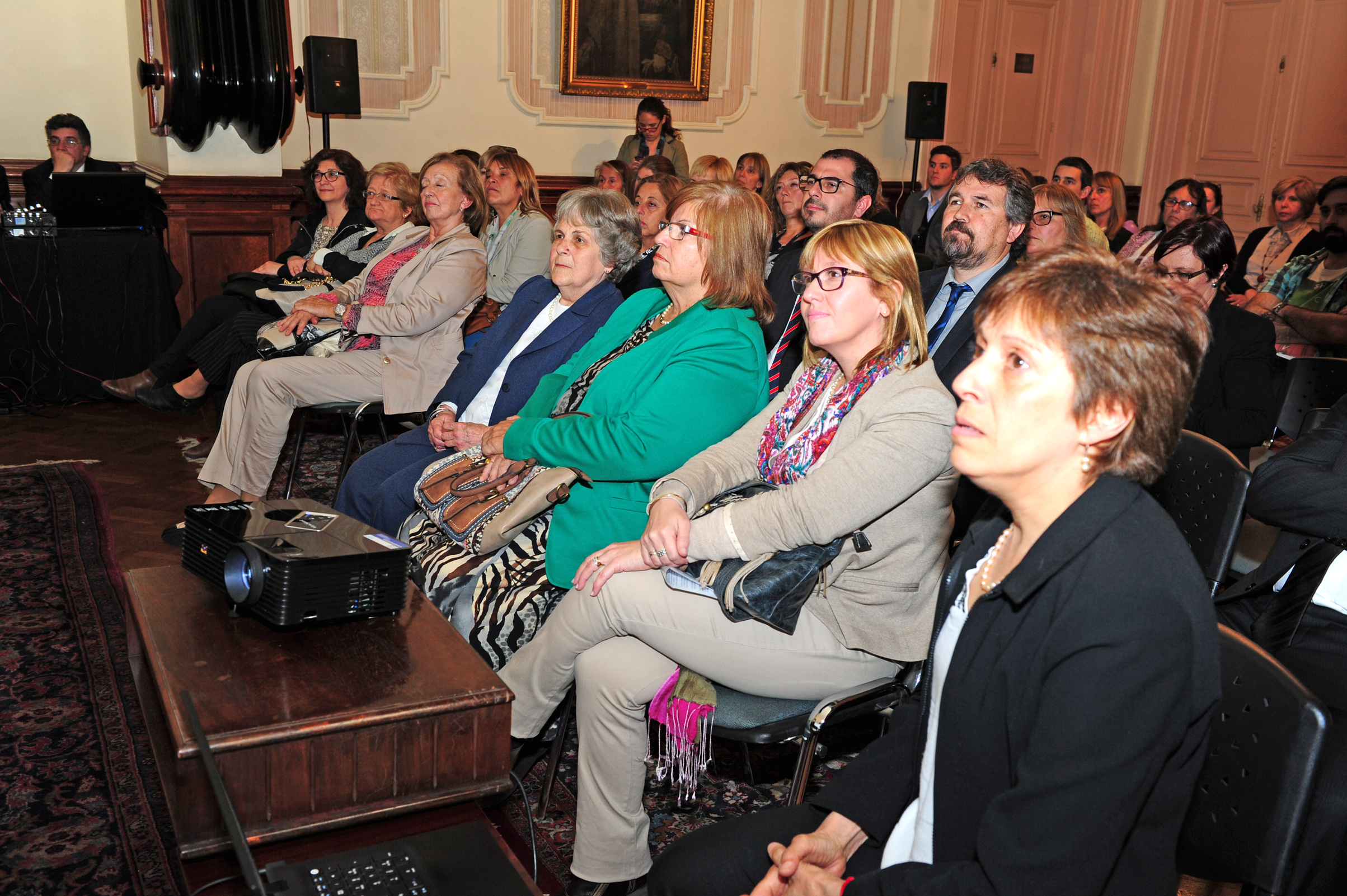 Sra. María Auxiliadora Delgado, esposa del Presidente Vázquez, junto a subsecretaria de Salud Pública y asistentes a la acto