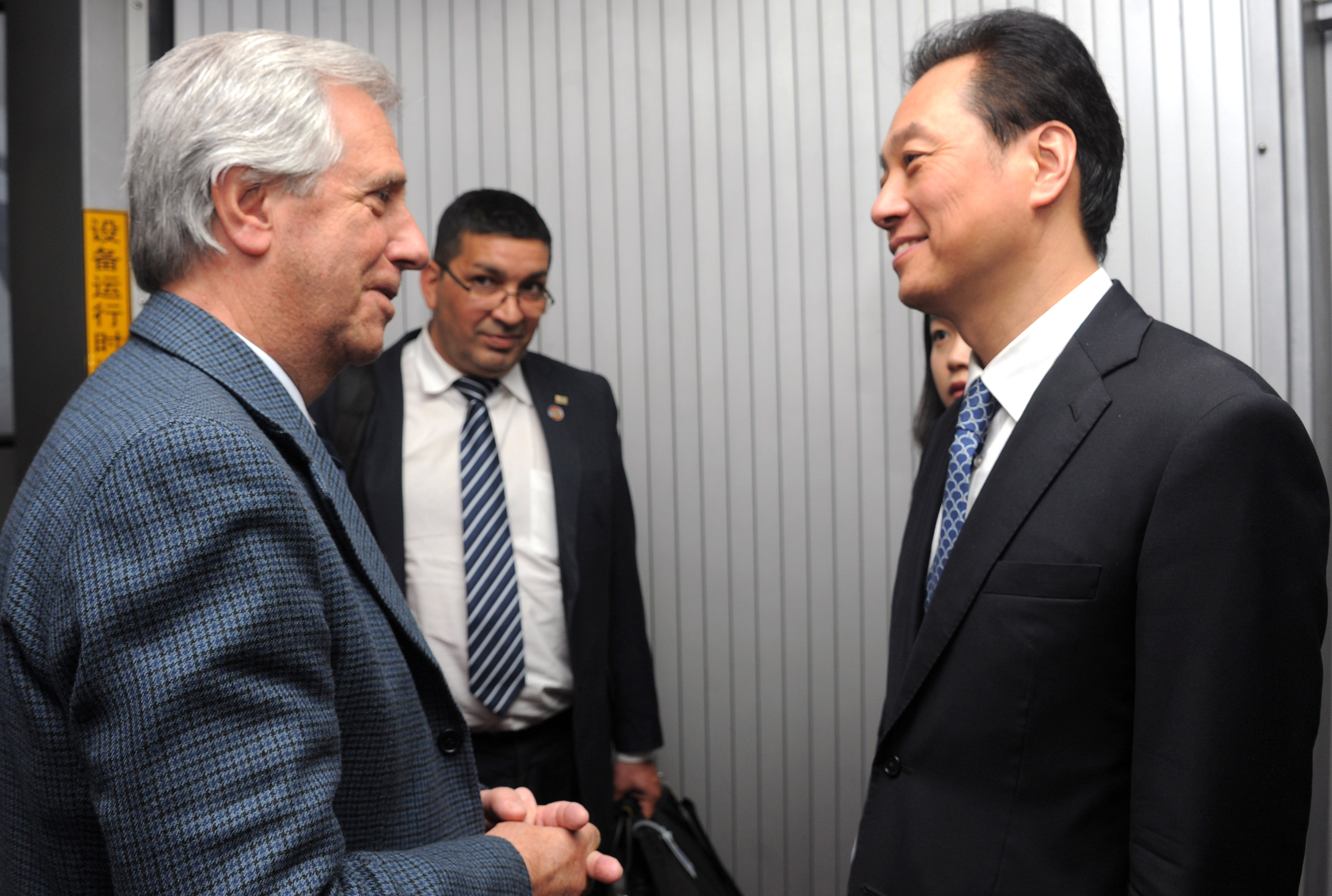 El Presidente Tabaré Vázquez fue recibido por el viceministro de Relaciones de China, Wang Chao