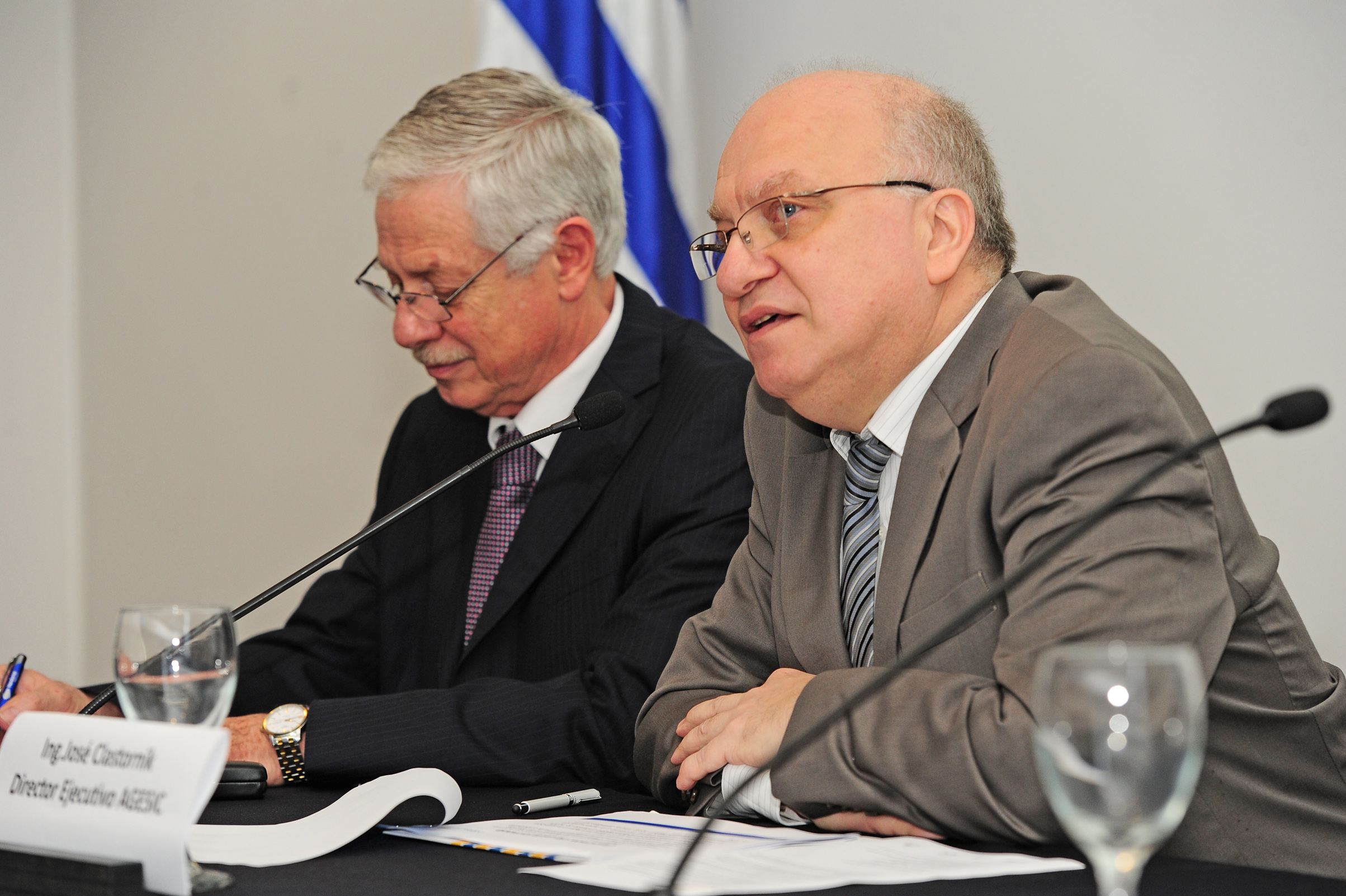José Clastornik, director de AGESIC, haciendo uso de la palabra