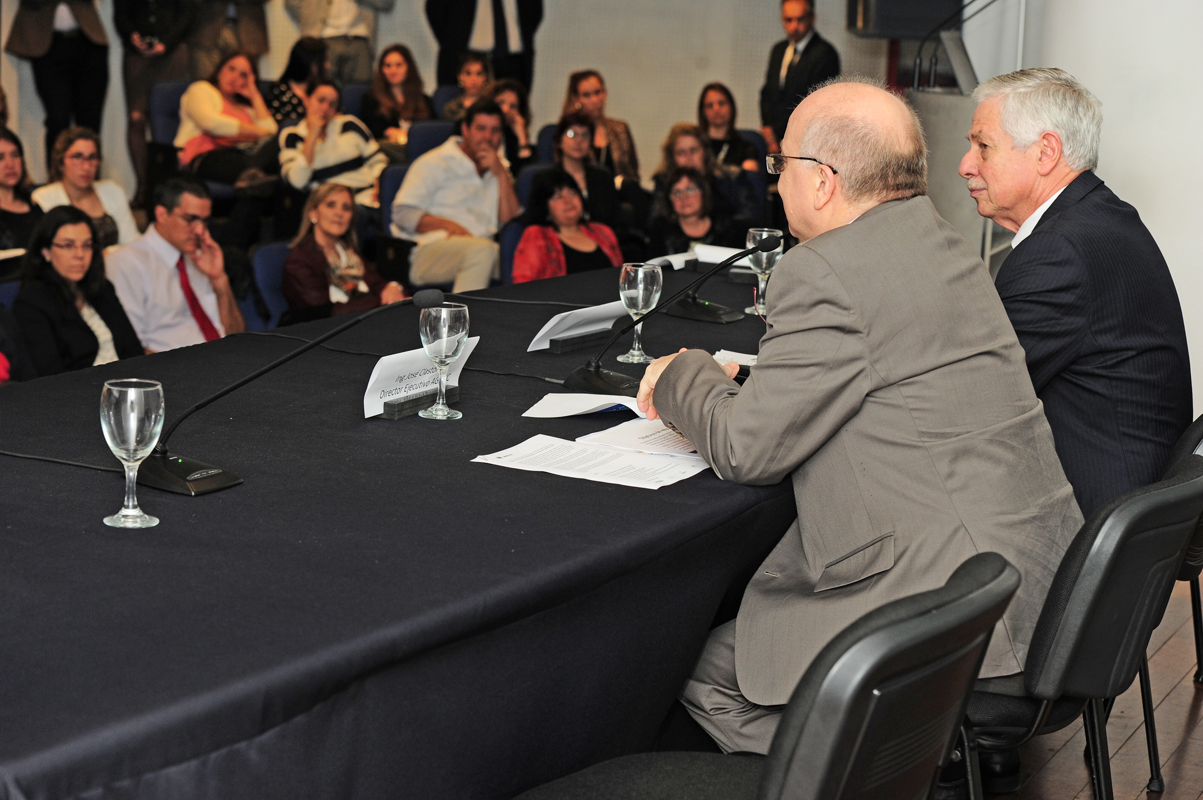 José Clastornik, director de AGESIC, haciendo uso de la palabra