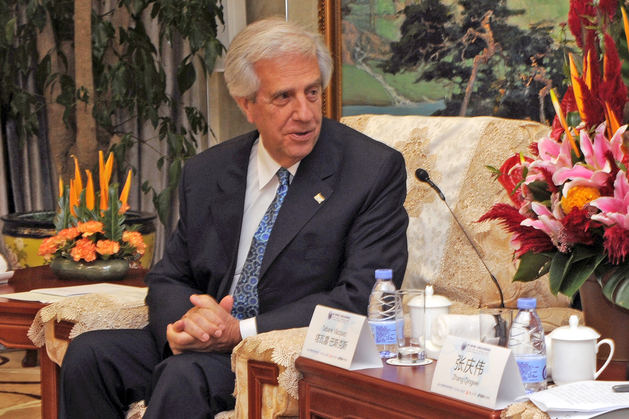 Presidente Tabaré Vázquez en diálogo con el gobernador de Hebei, Zhang Qingwei