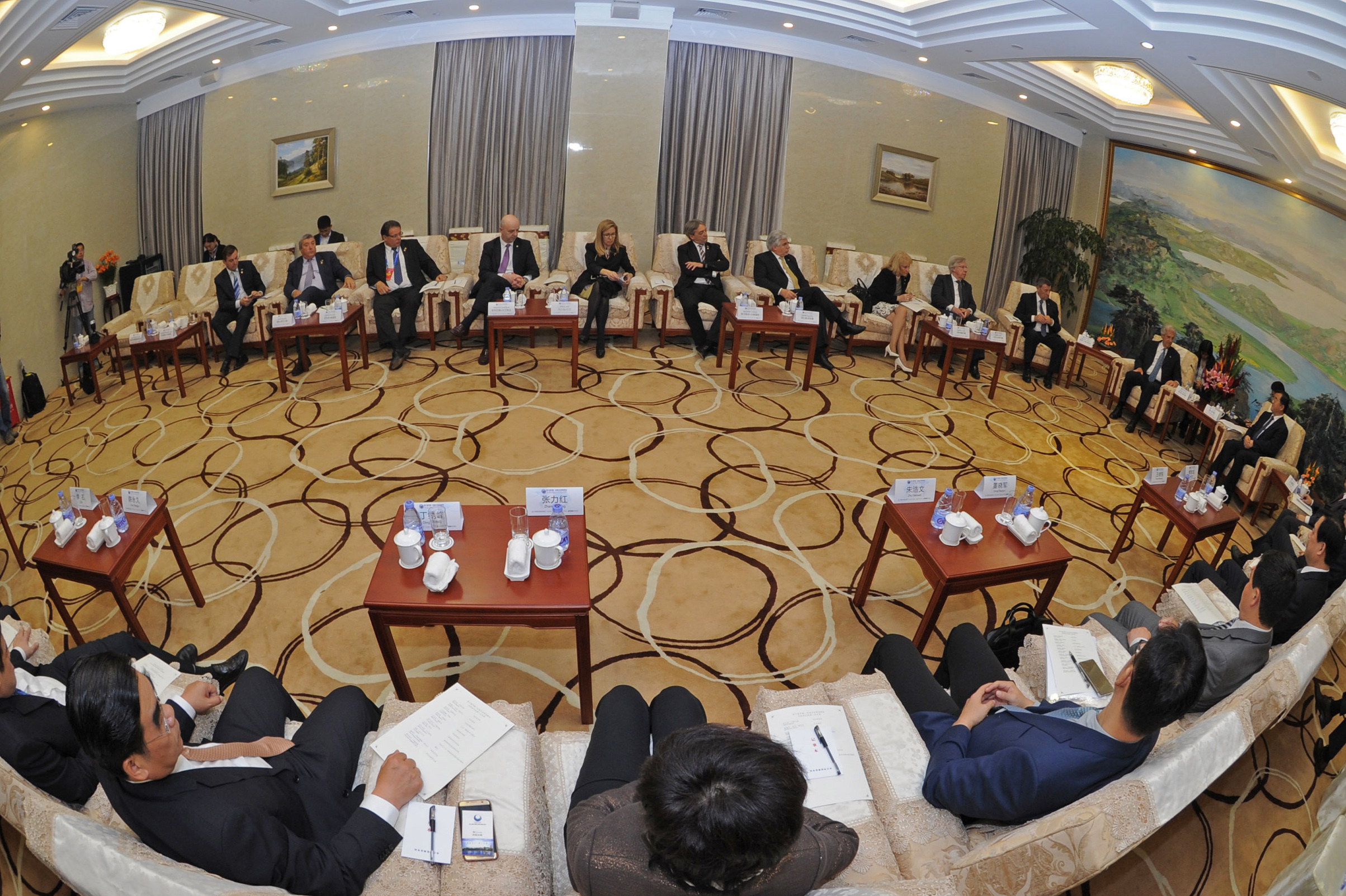 Reunión de la Comitiva Oficial con autoridades de la provincia de Hebei