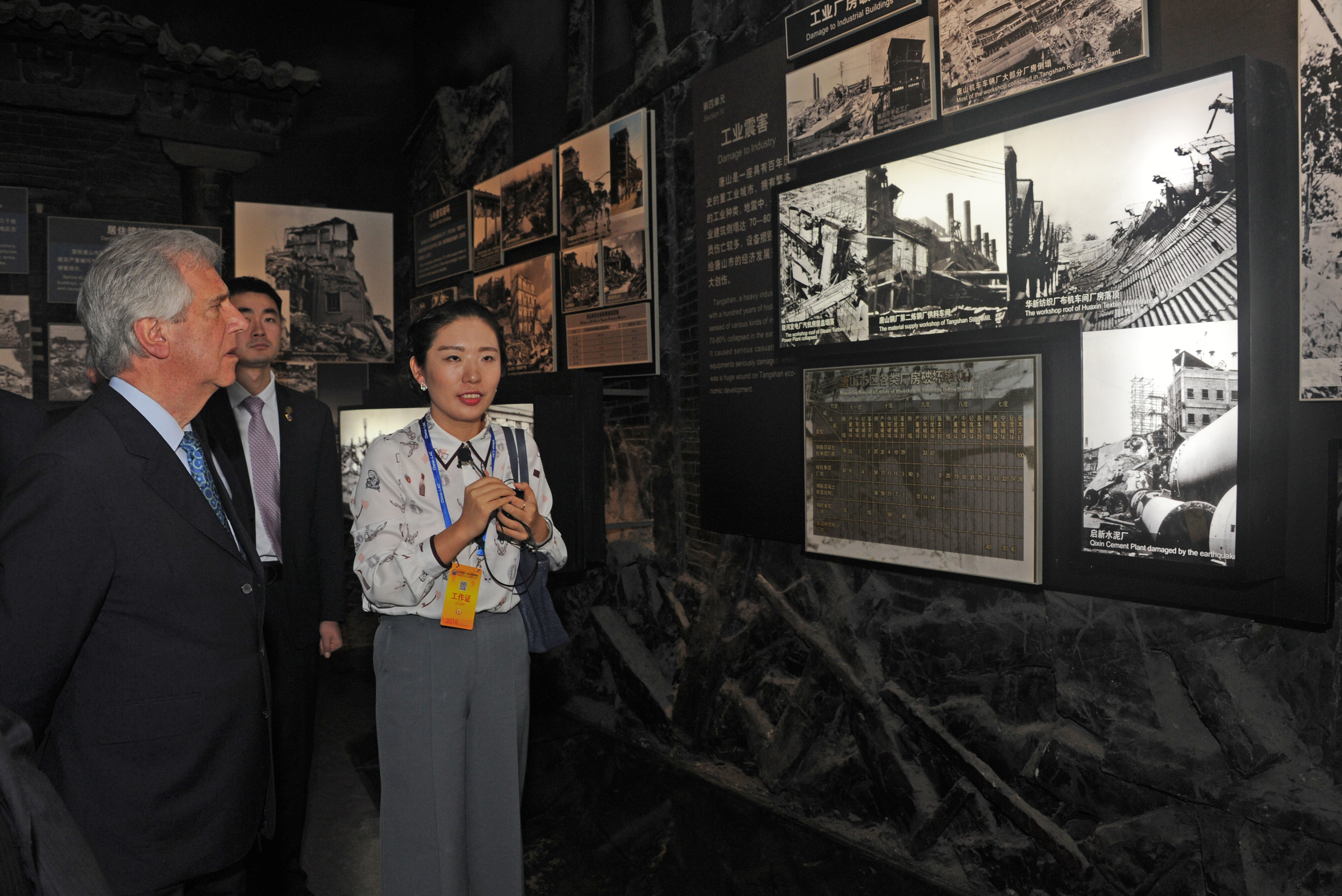 Vázquez visitó el museo del terremoto en la ciudad Tangshan, China