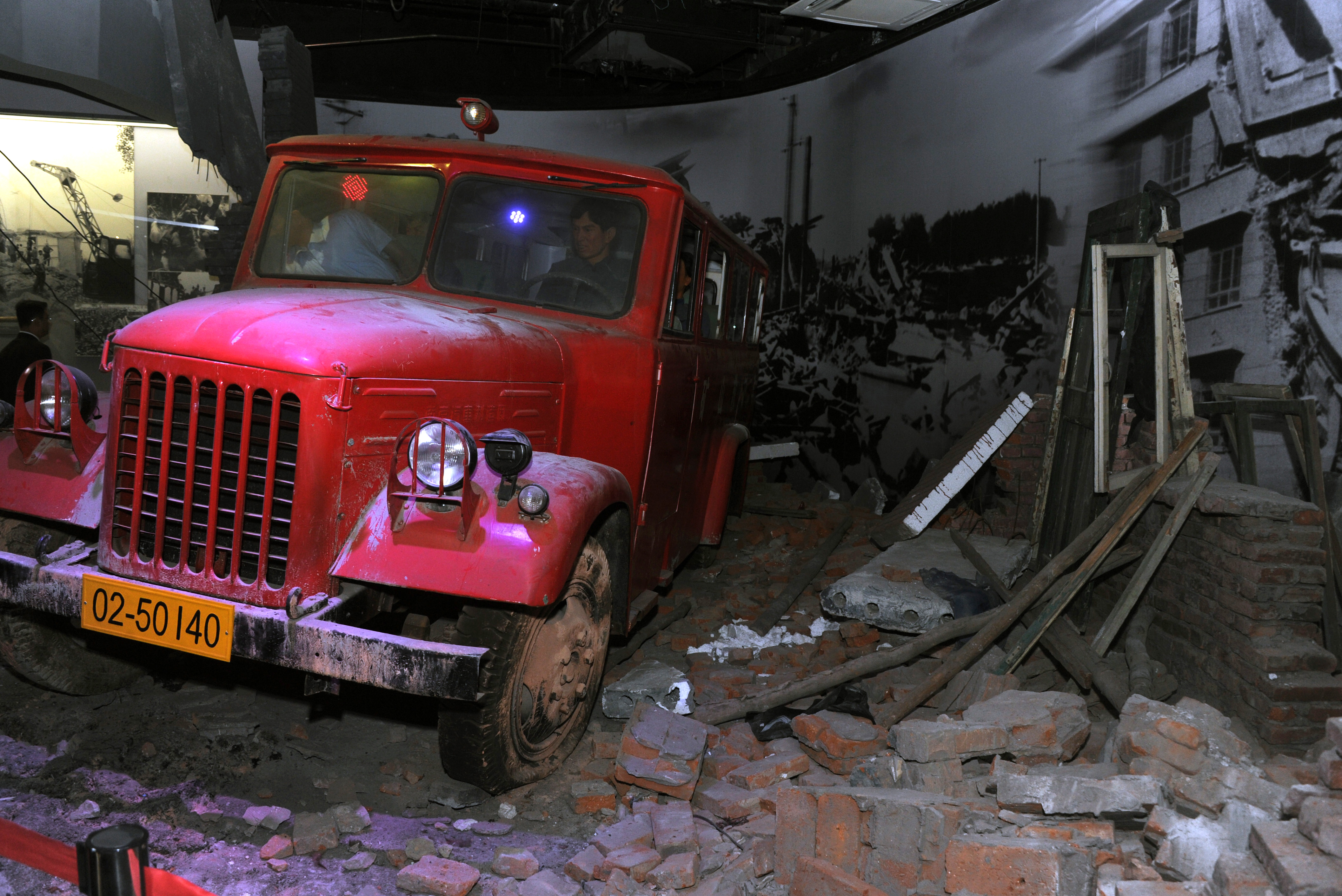 Vázquez visitó el museo del terremoto en la ciudad Tangshan, China