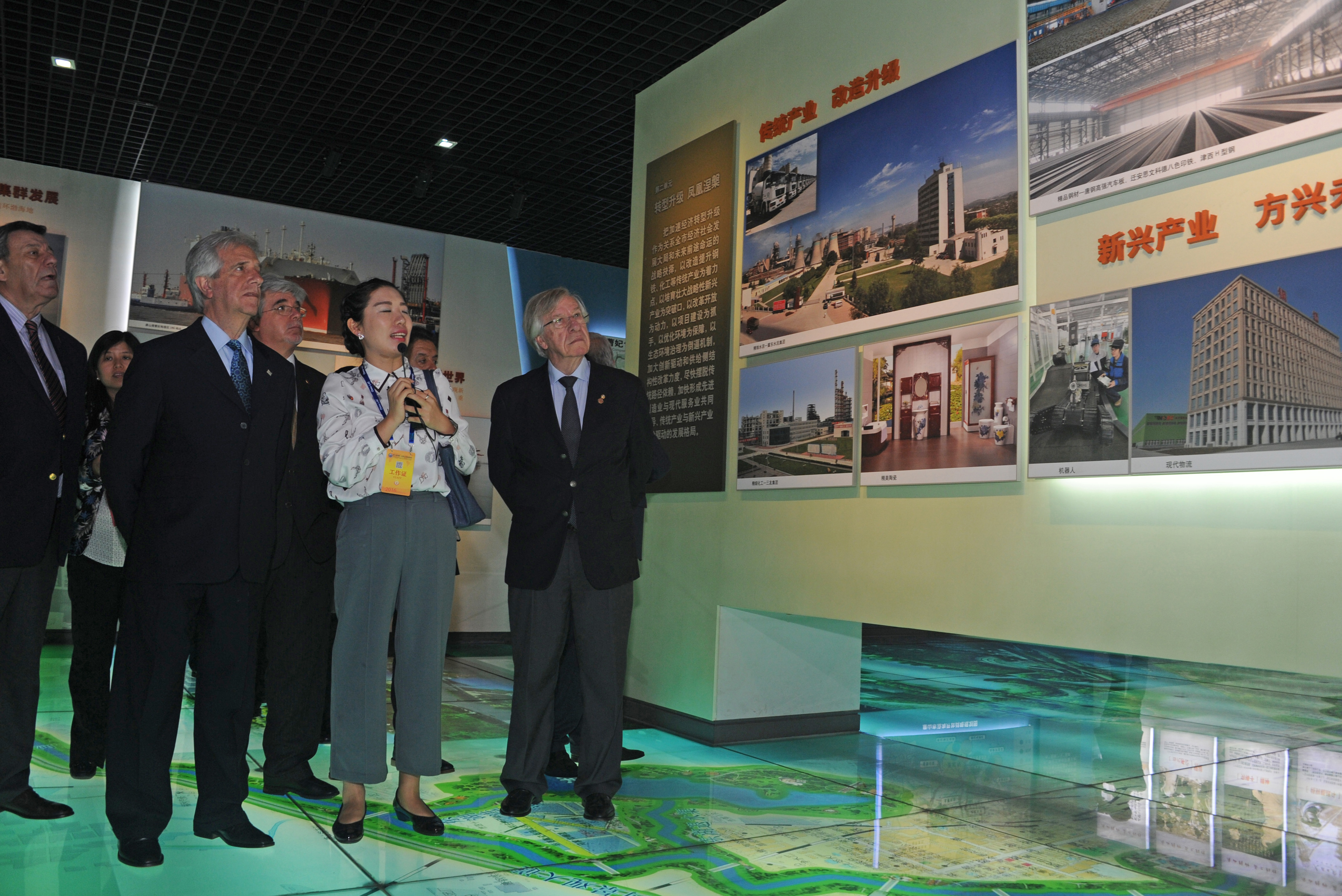 Vázquez visitó el museo del terremoto en la ciudad Tangshan, China