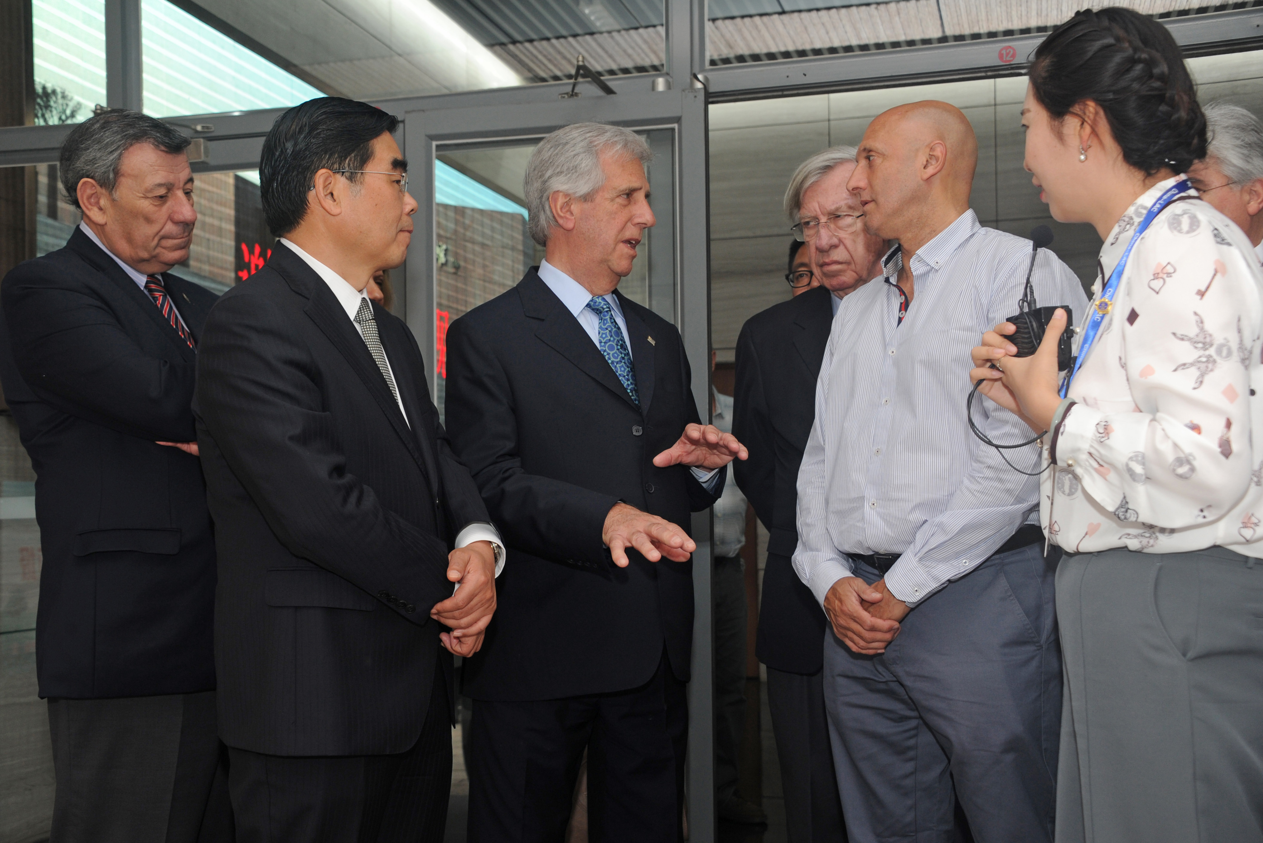Vázquez visitó el museo del terremoto en la ciudad Tangshan, China