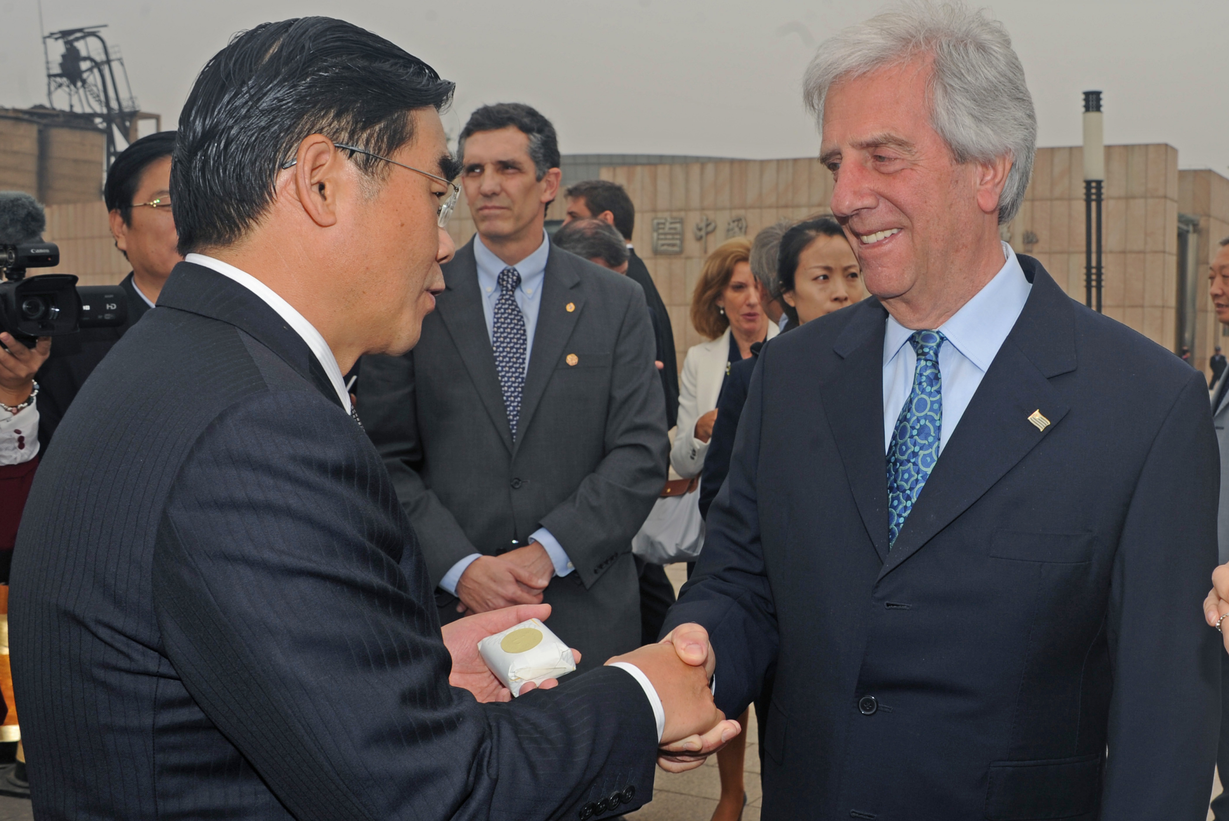 Vázquez visitó el museo del terremoto en la ciudad Tangshan, China