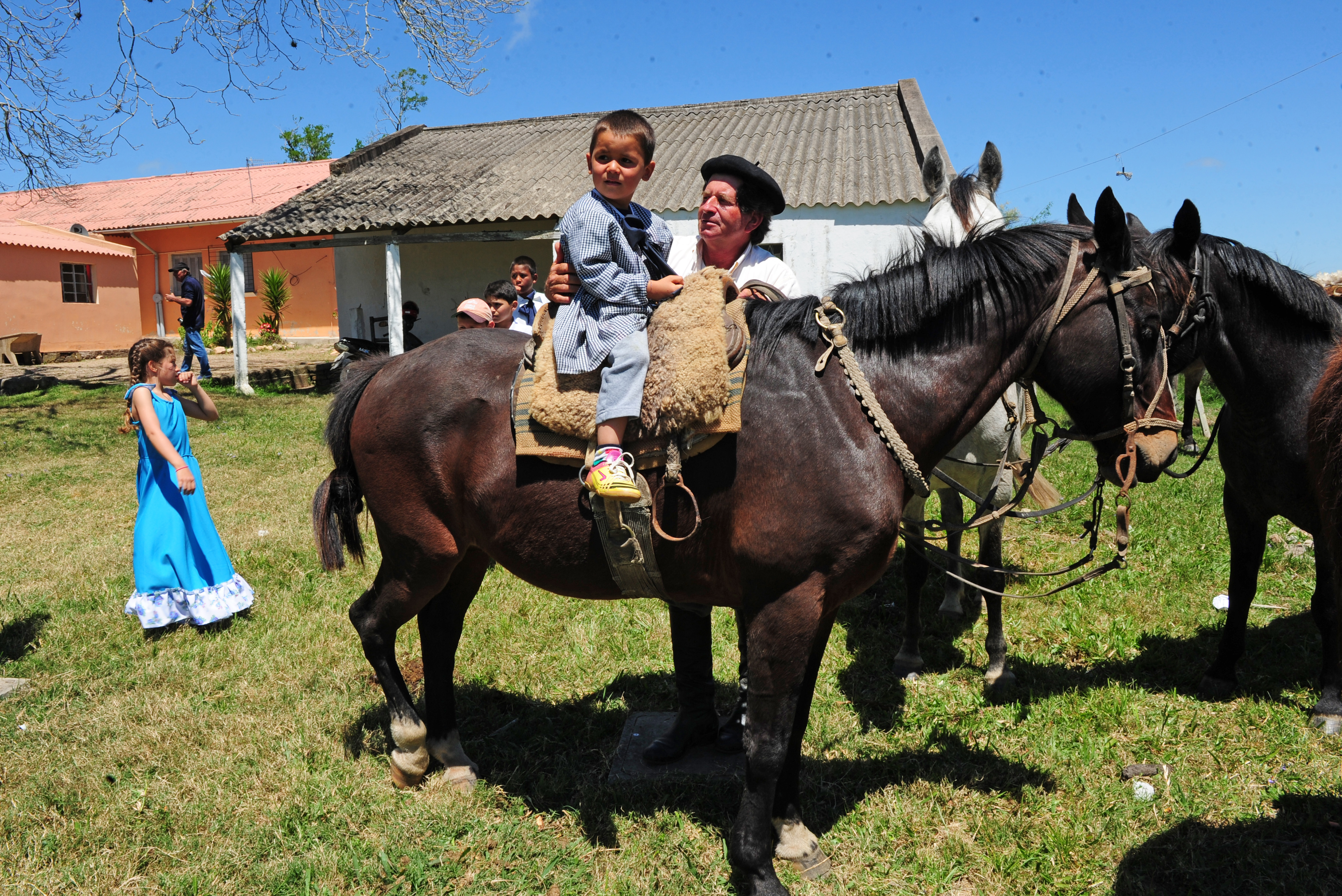 Alumnos y padres de la Escuela 60 de Melo