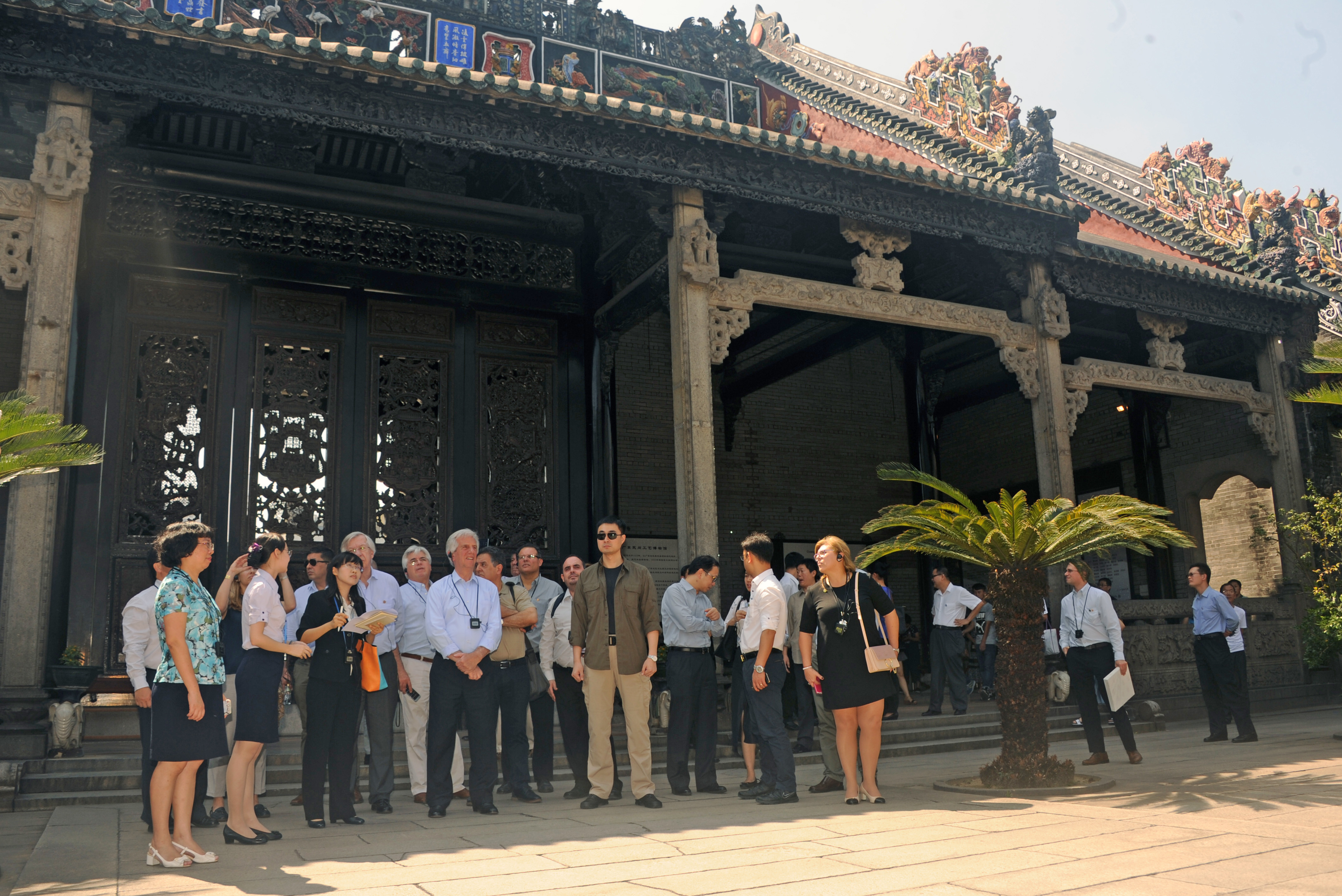 Presidente Vázquez y la comitiva oficial visitaron el museo de arte folclórico Chen