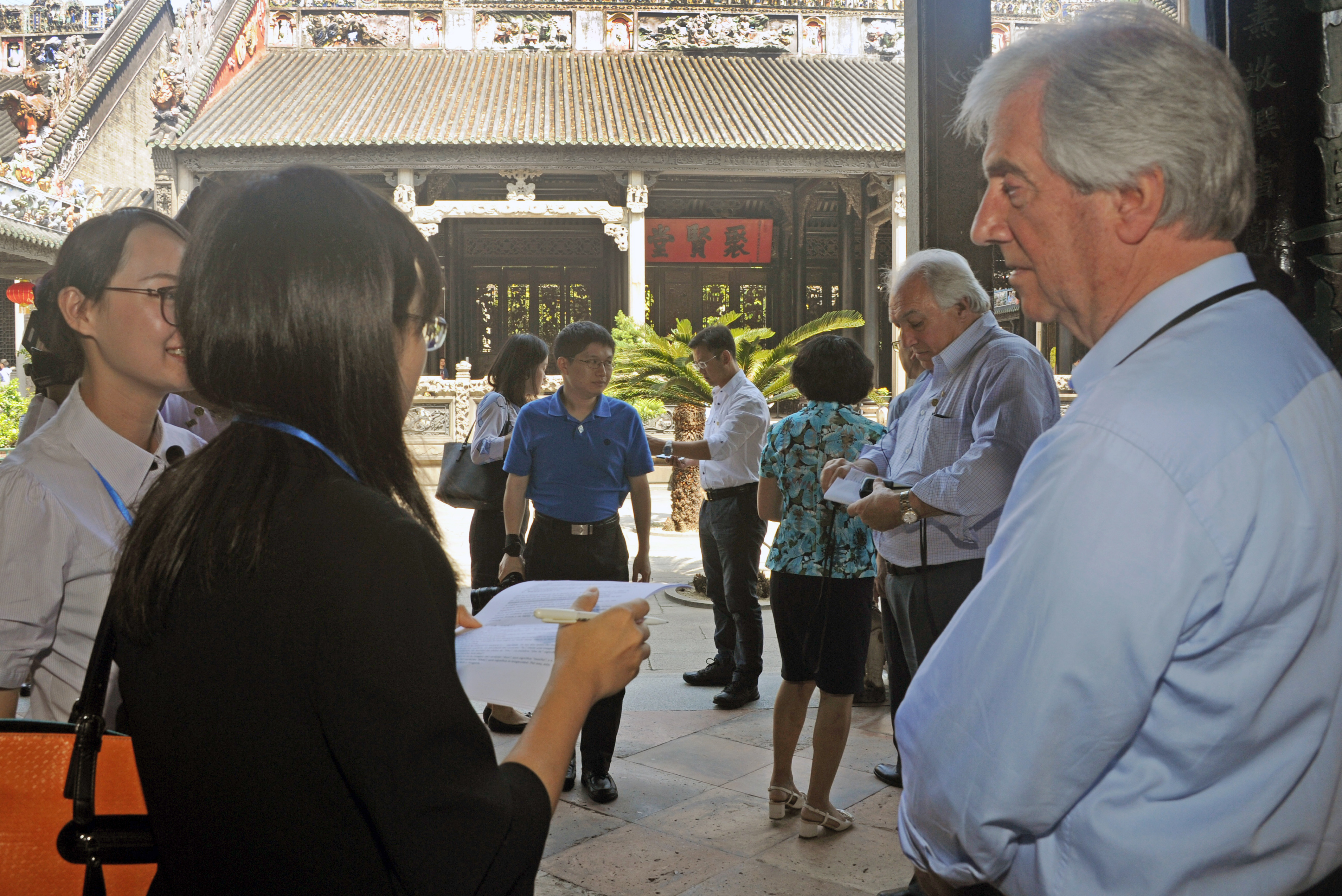 Presidente Vázquez y la comitiva oficial visitaron el museo de arte folclórico Chen