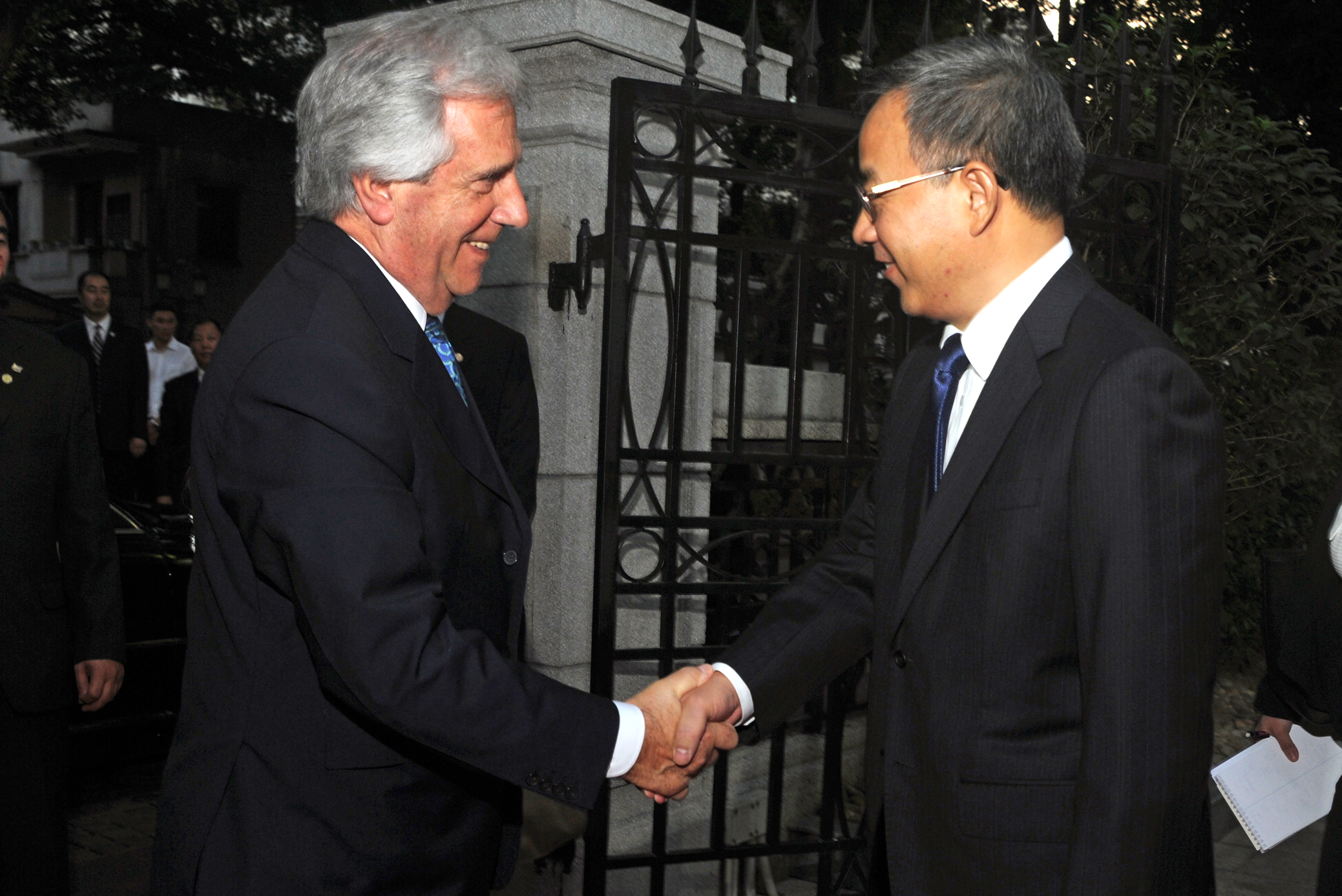 Presidente Tabaré Vázquez junto a comitiva oficial, se entrevistaron con el secretario general del Partido Comunista de Guangdong, Hu Chunhua