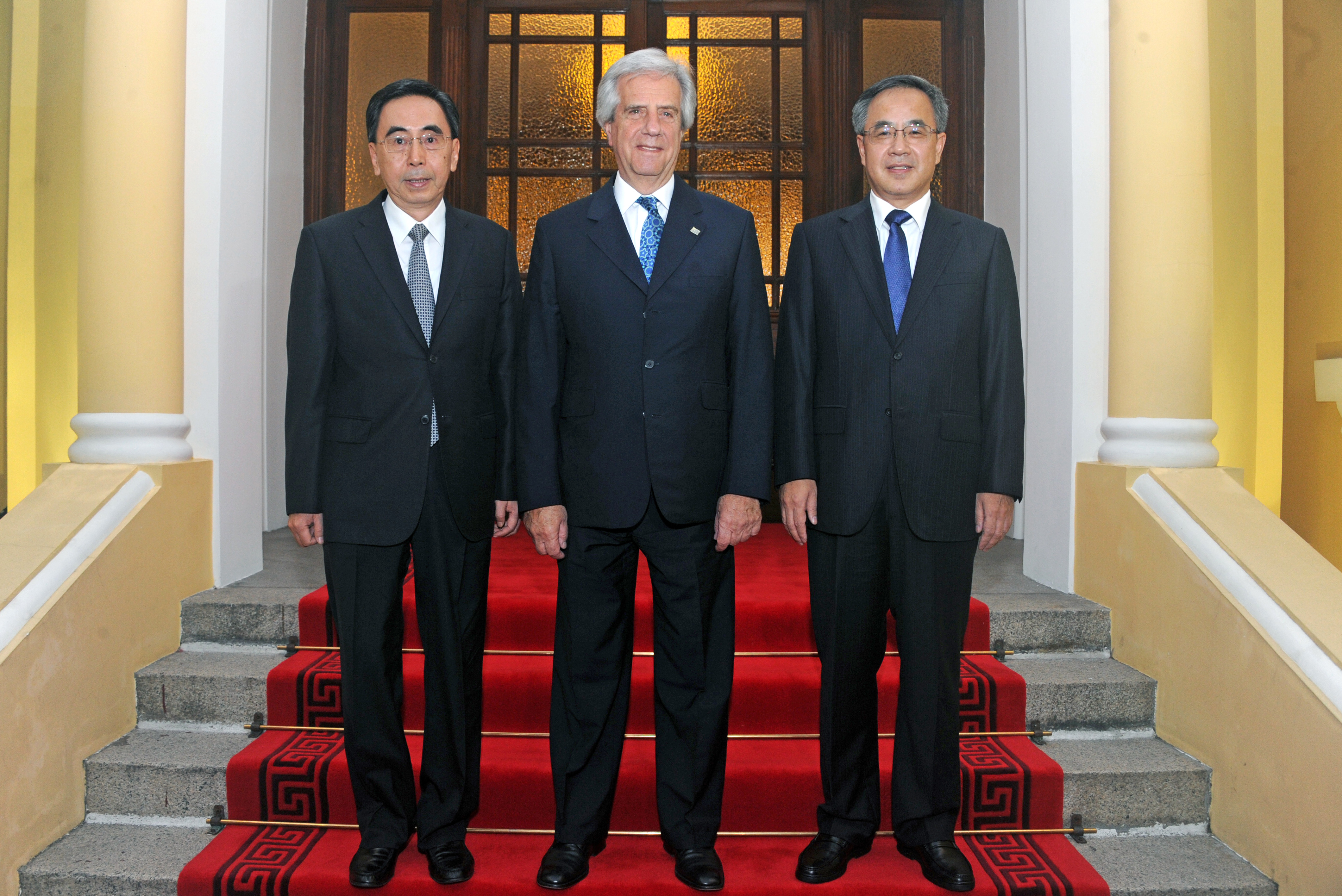 Presidente Tabaré Vázquez junto a comitiva oficial, se entrevistaron con el secretario general del Partido Comunista de Guangdong, Hu Chunhua