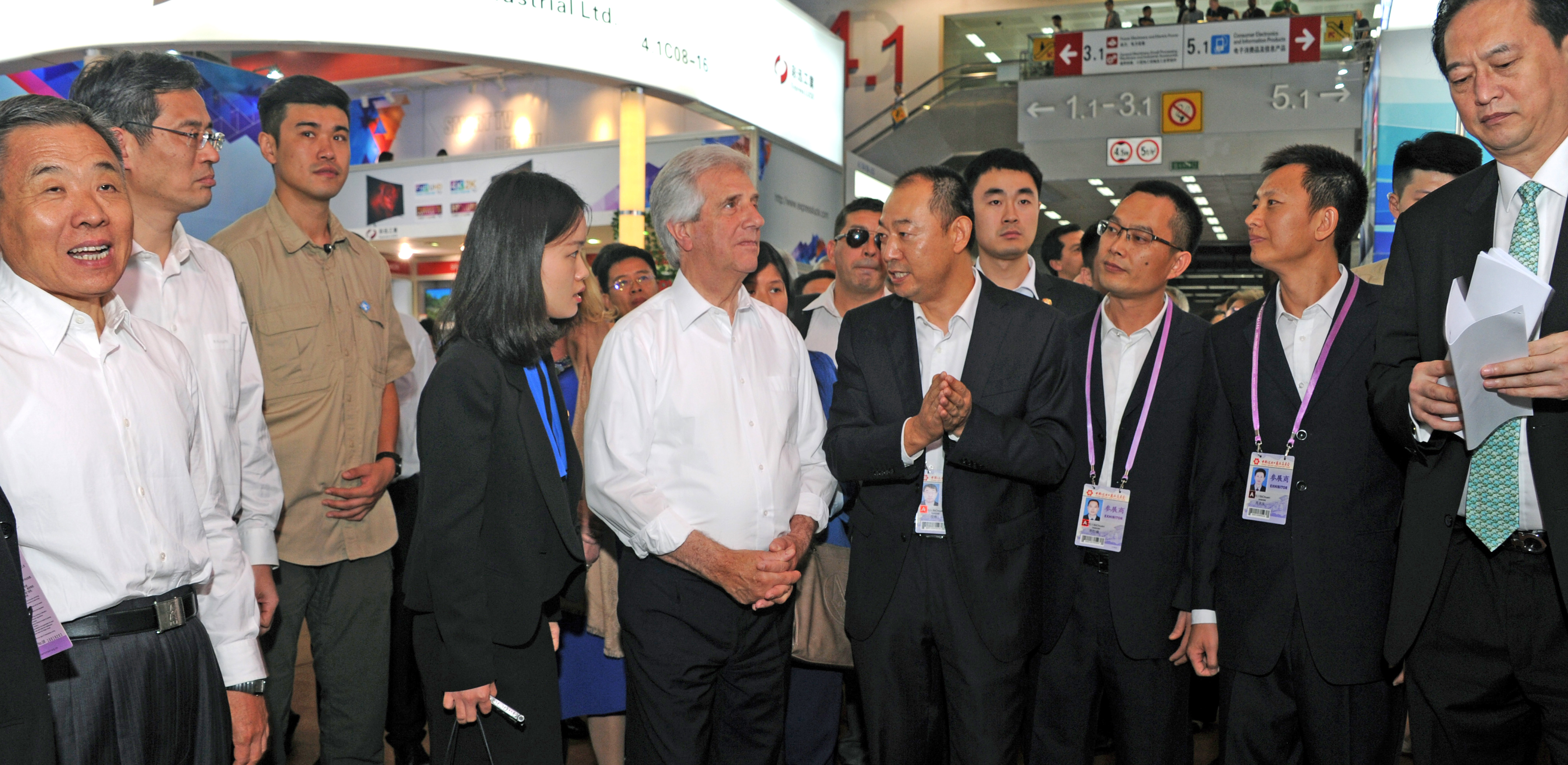 Presidente Vázquez junto a autoridades recorrieron la Feria de Importación y Exportación de China