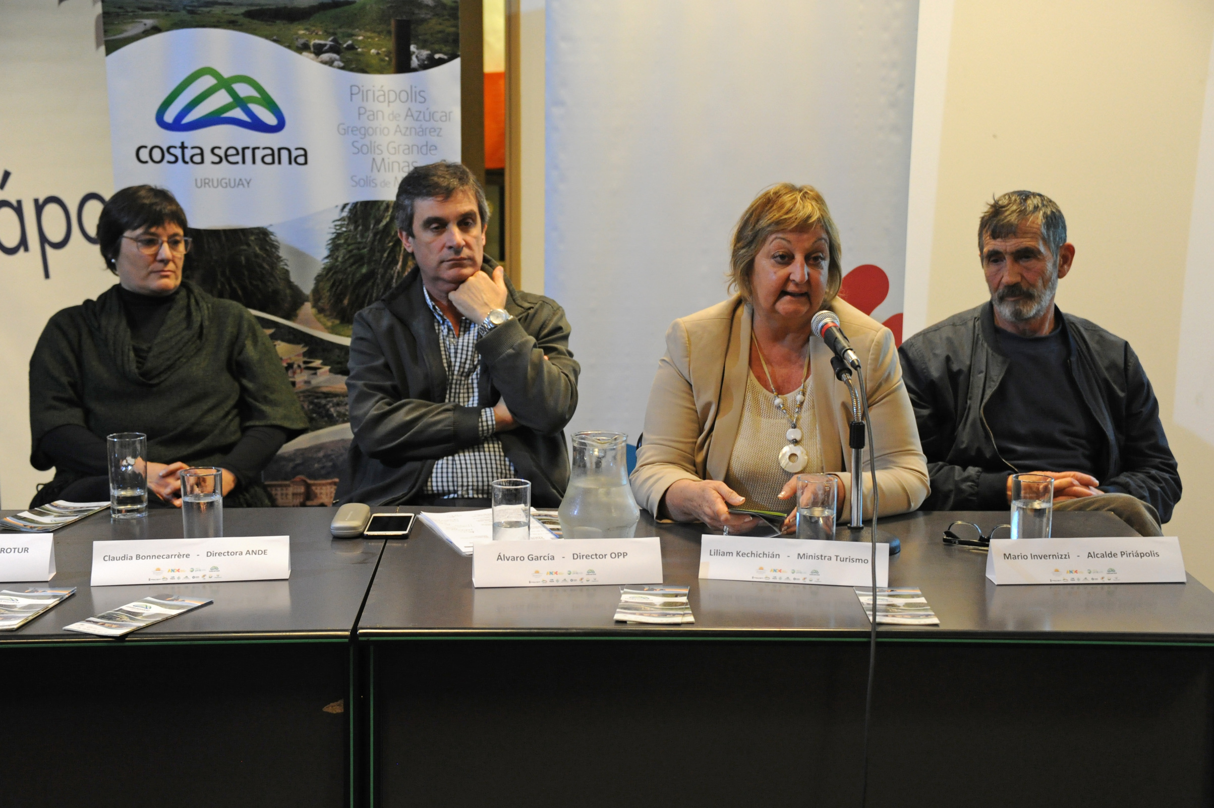 Ministra de Turismo, Liliam Kechichian, haciendo uso de la palabra