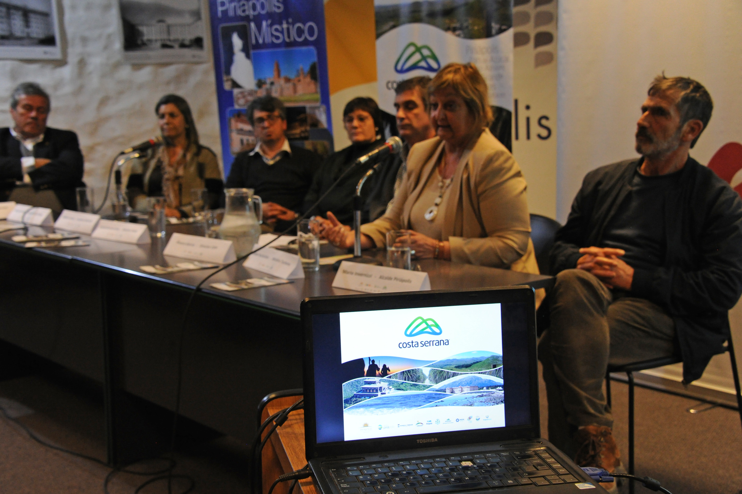 Ministra de Turismo, Liliam Kechichian, haciendo uso de la palabra
