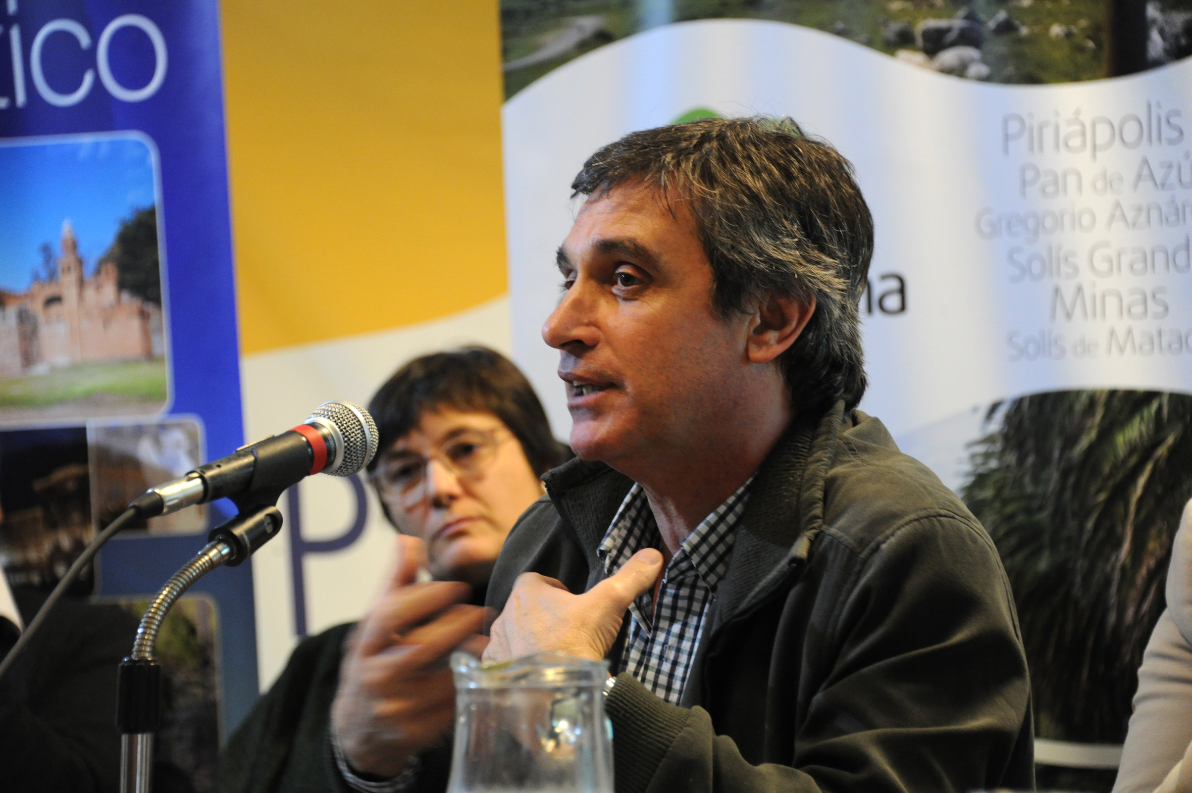 Álvaro García, director de Oficina de Planeamiento y Presupuesto, dirigiéndose a los presentes